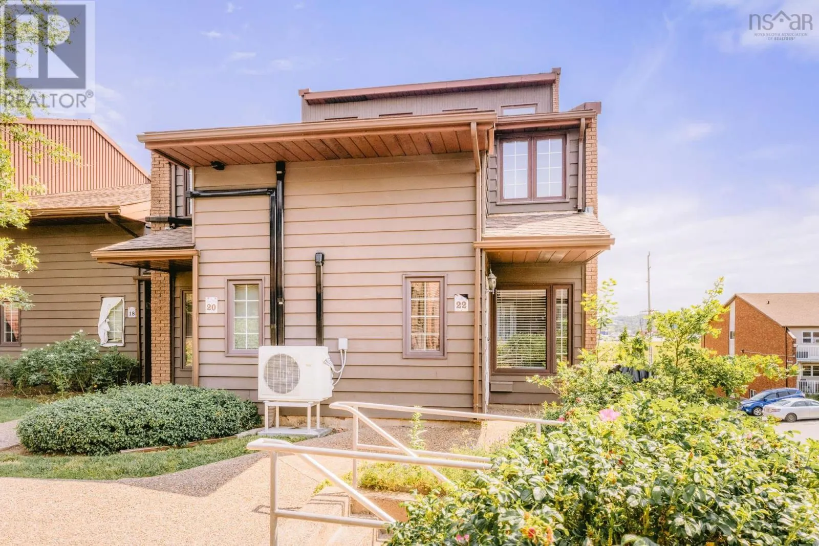 22 4 Rose Way
