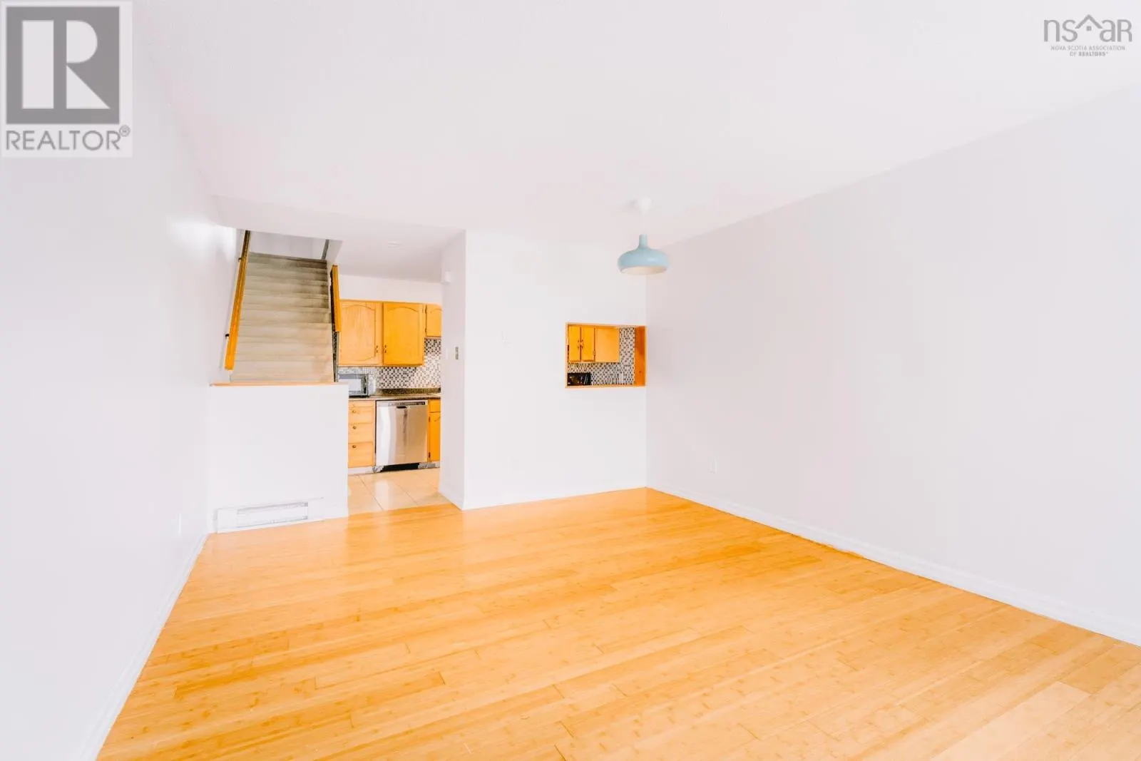 22 4 Rose Way