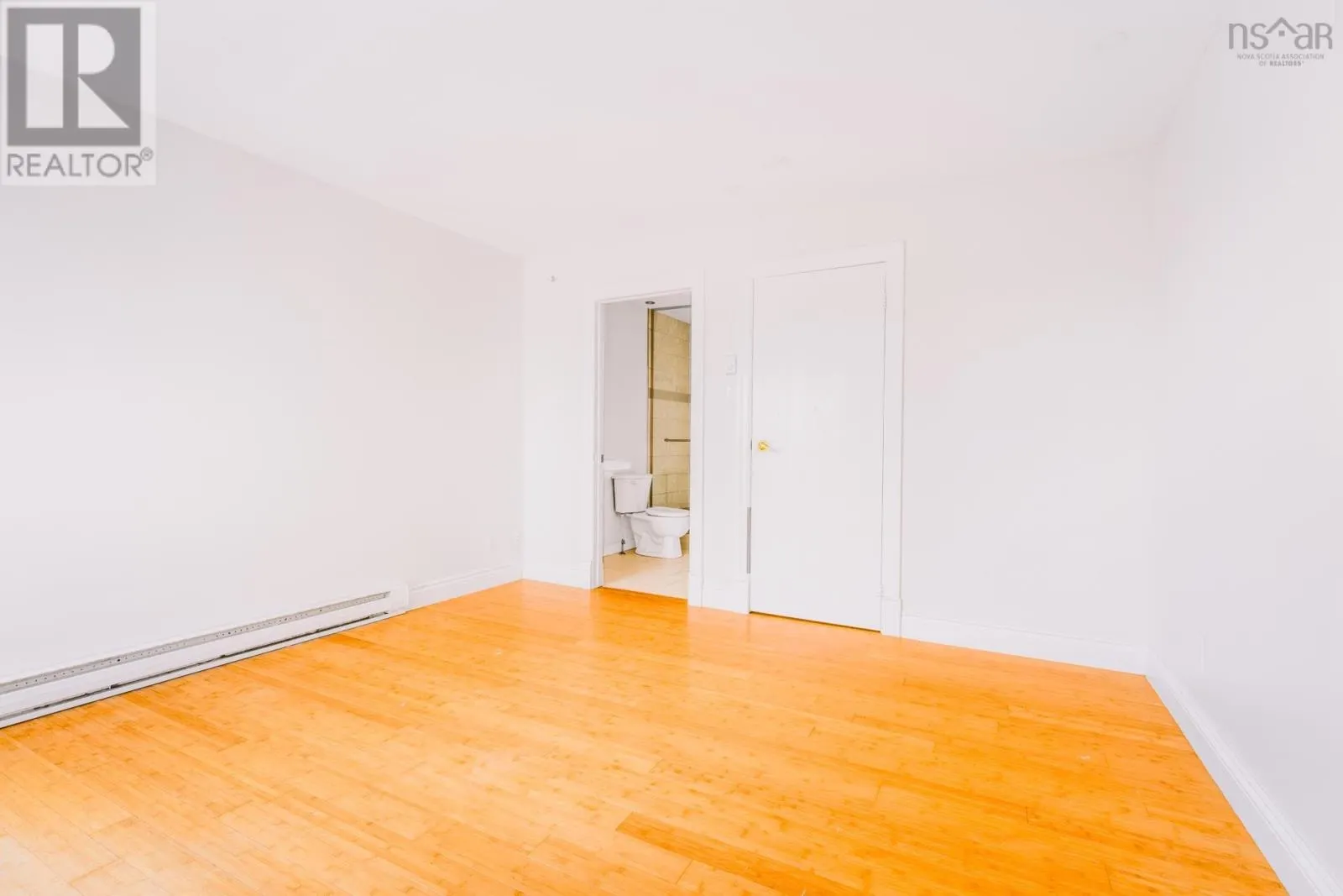 22 4 Rose Way