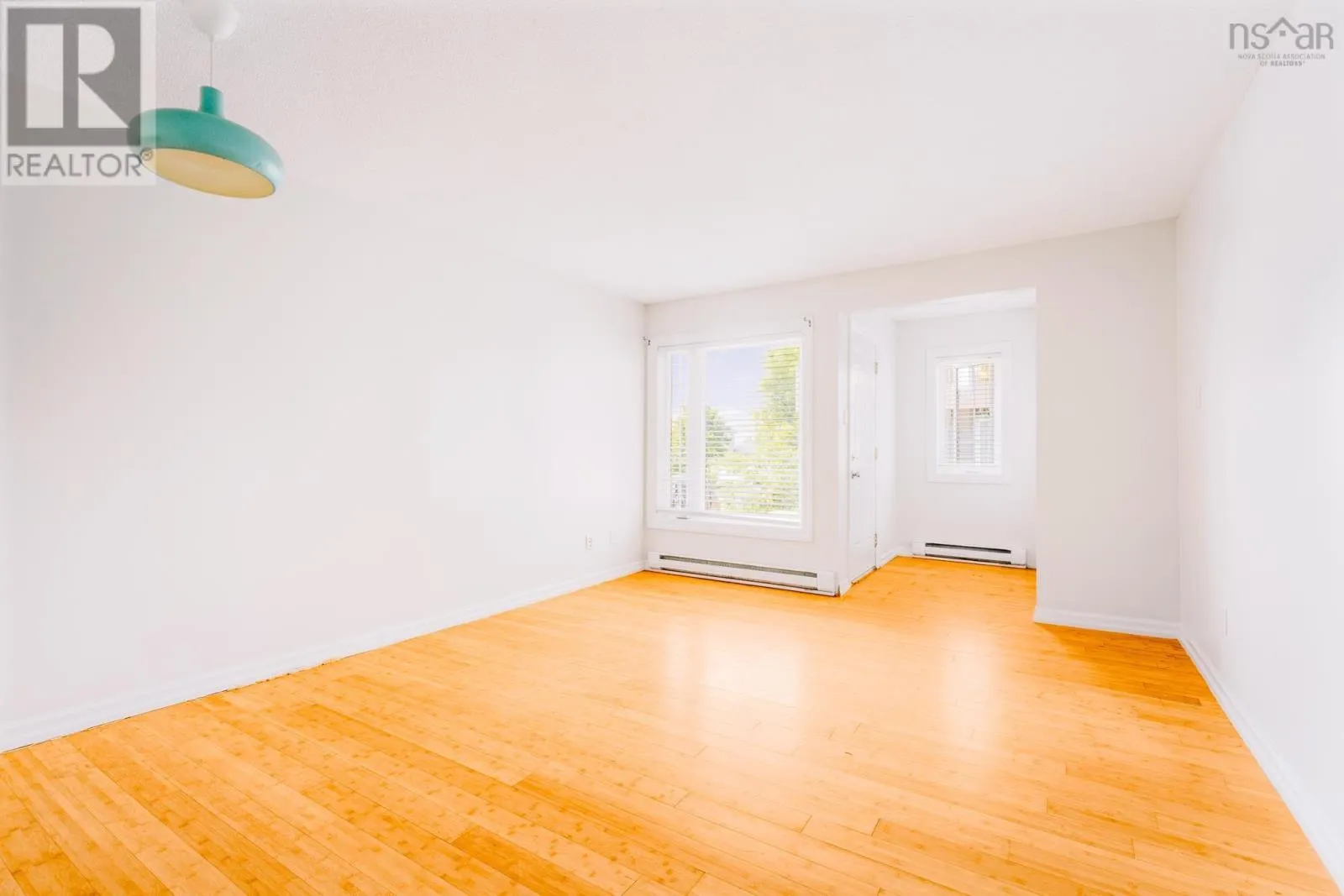 22 4 Rose Way