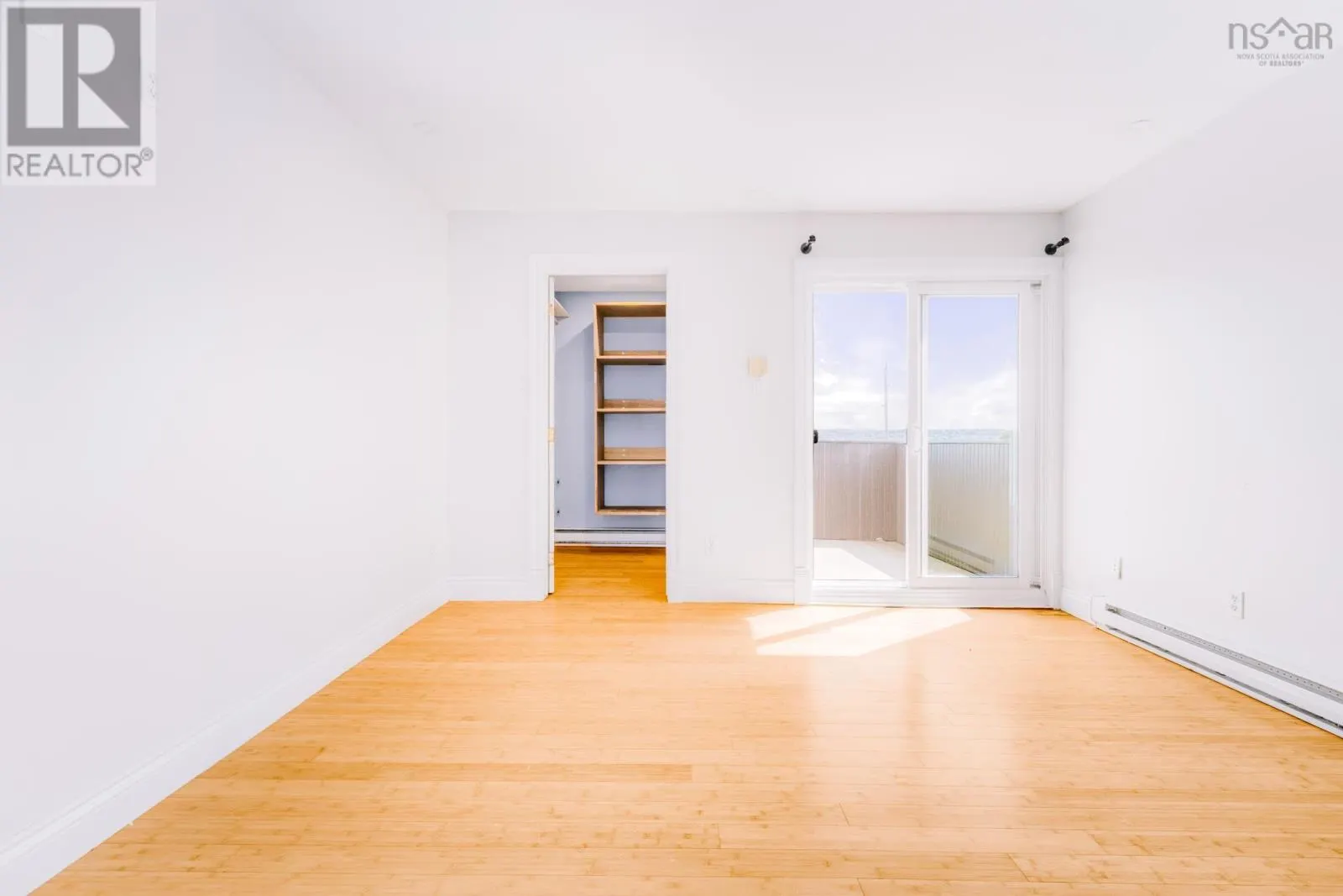 22 4 Rose Way