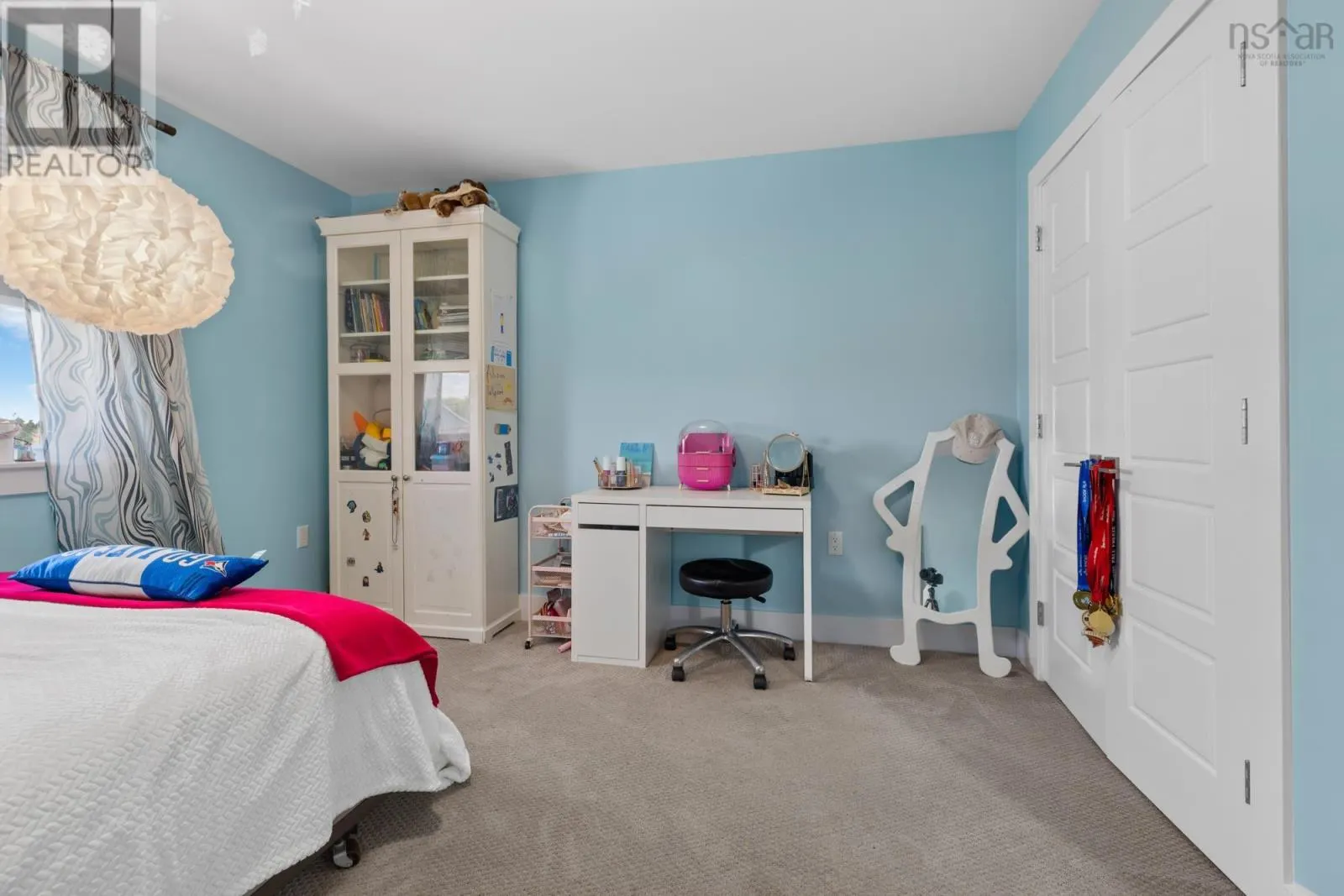 15 ALPINE Court