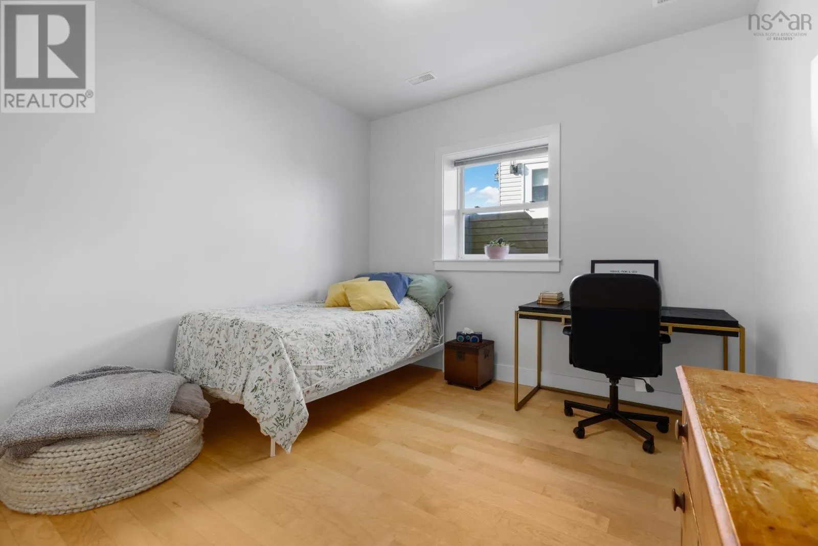 15 ALPINE Court