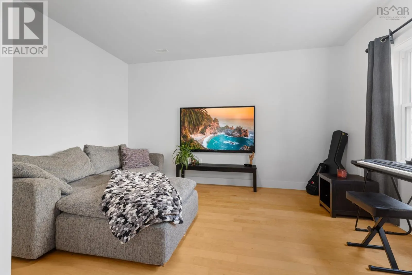 15 ALPINE Court