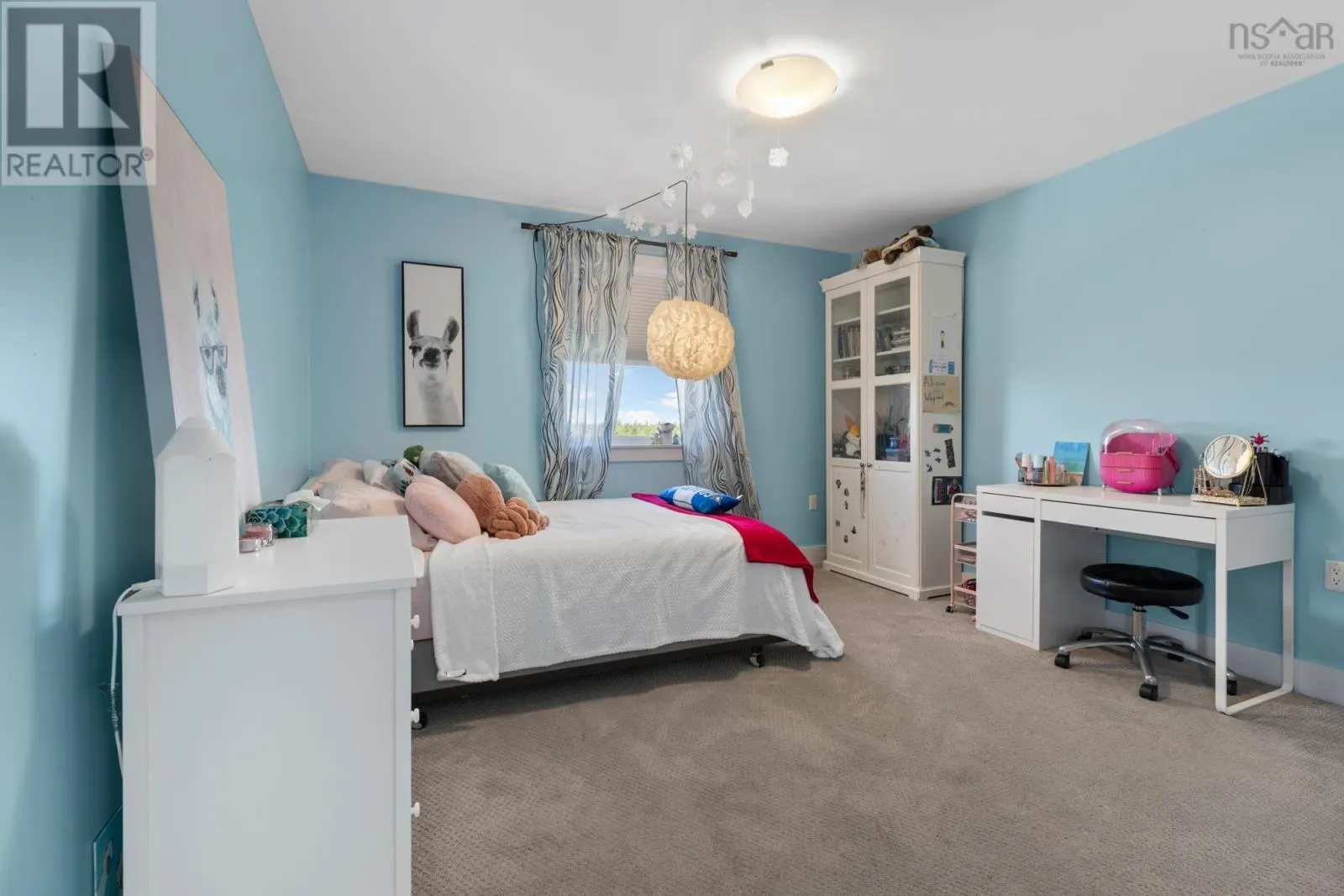 15 ALPINE Court