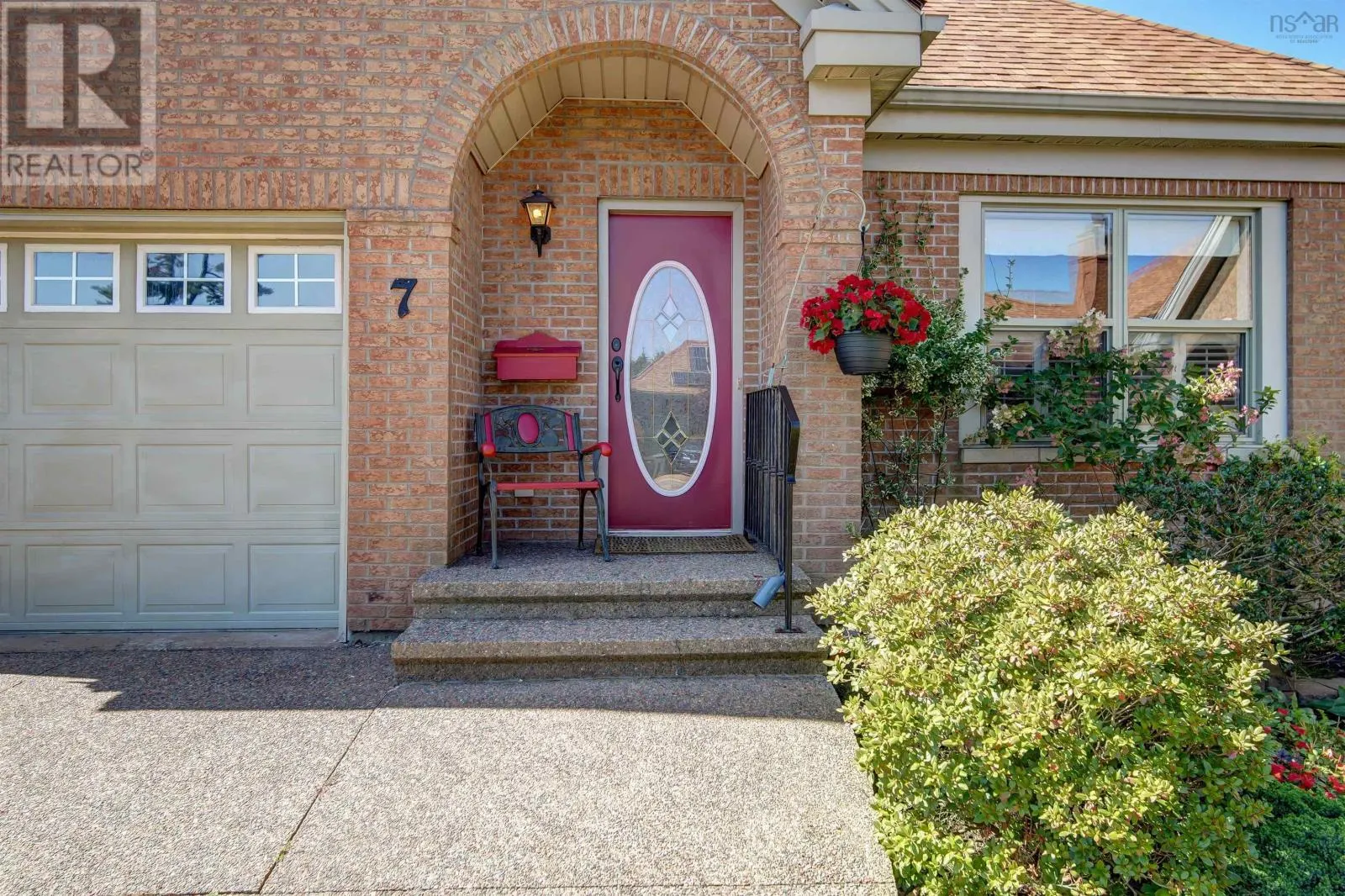 7 Compass Rose Court