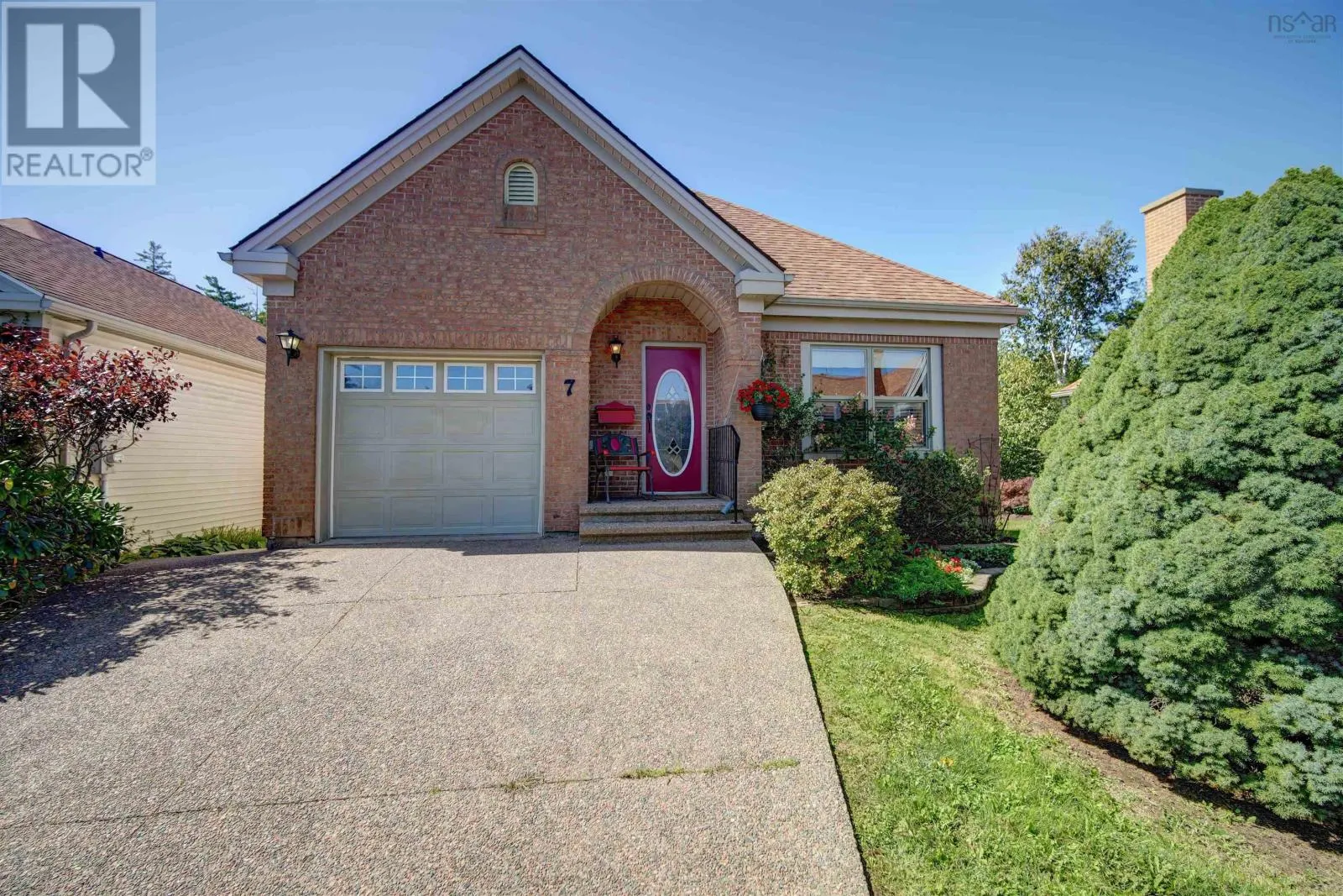 7 Compass Rose Court