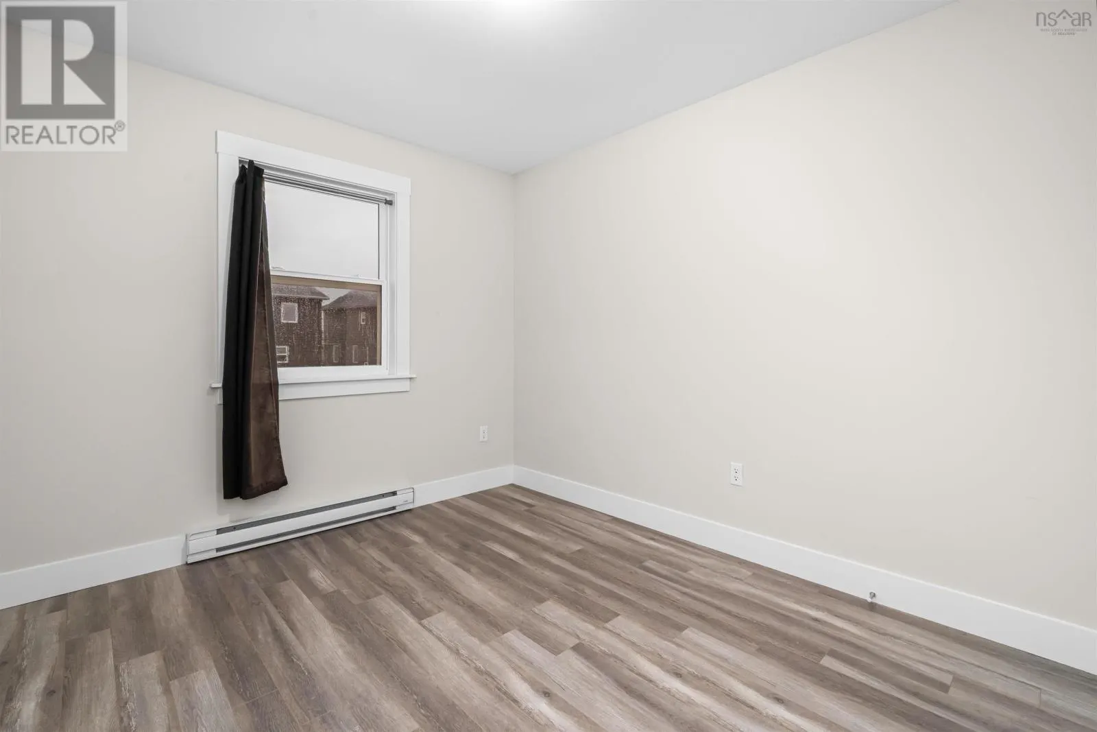 147 Titanium Crescent