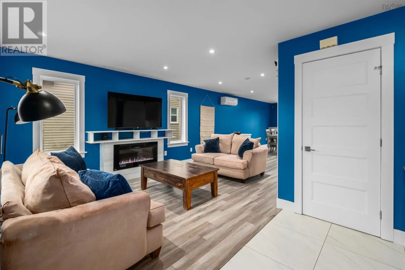 147 Titanium Crescent