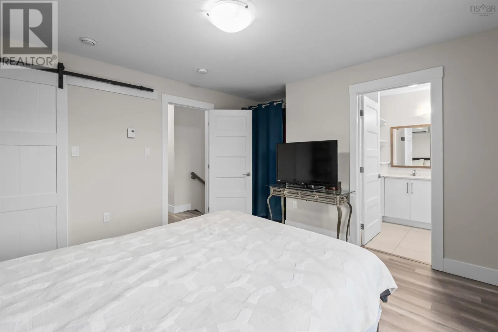 147 Titanium Crescent