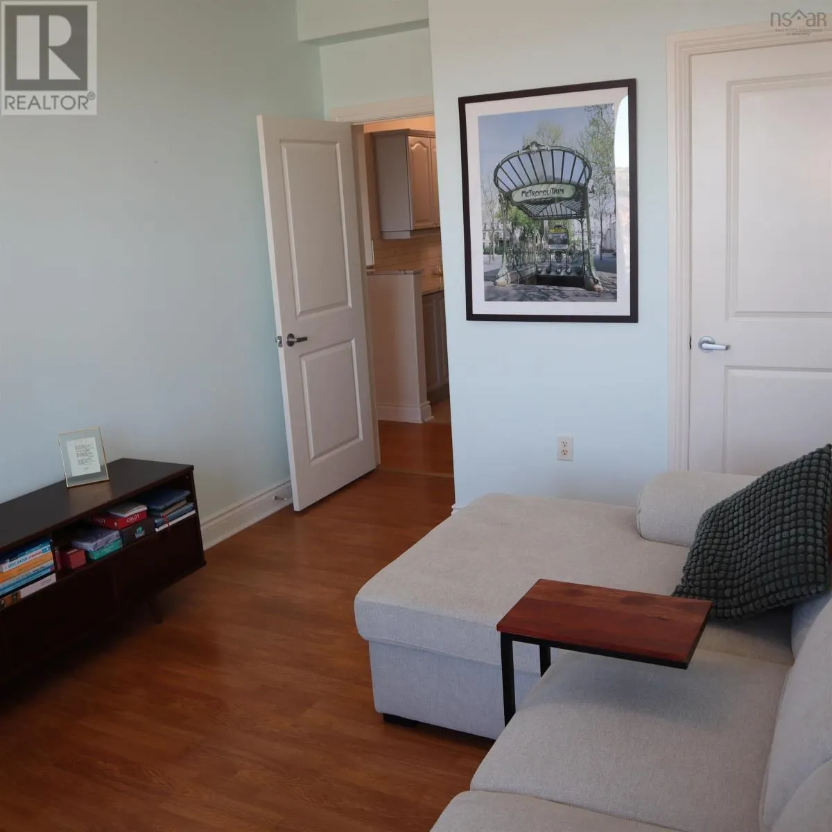 305 168 Green Village Lane