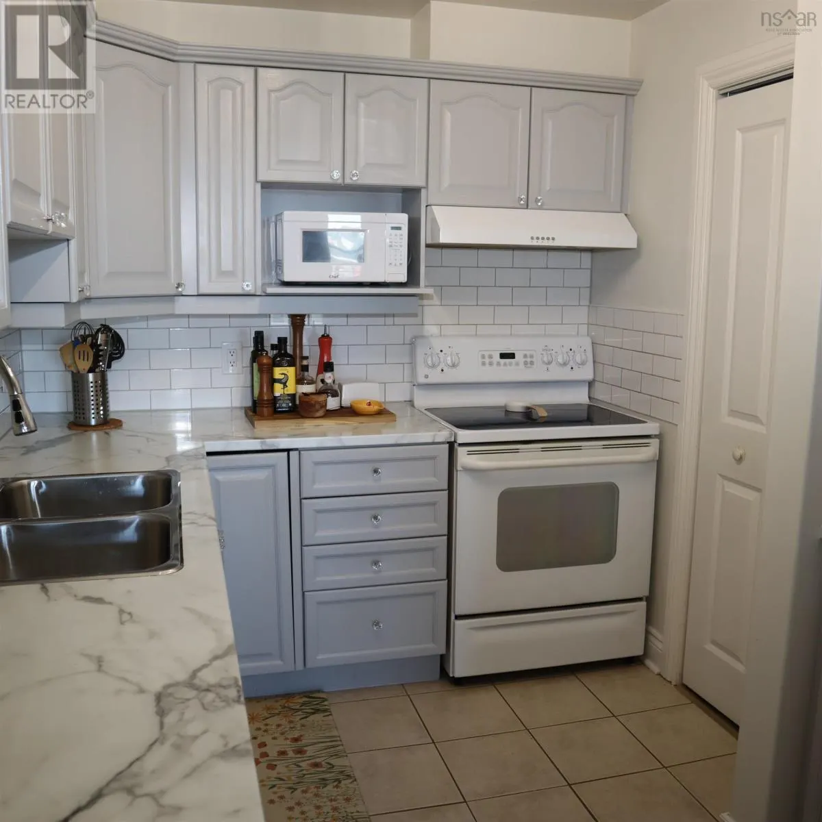 305 168 Green Village Lane
