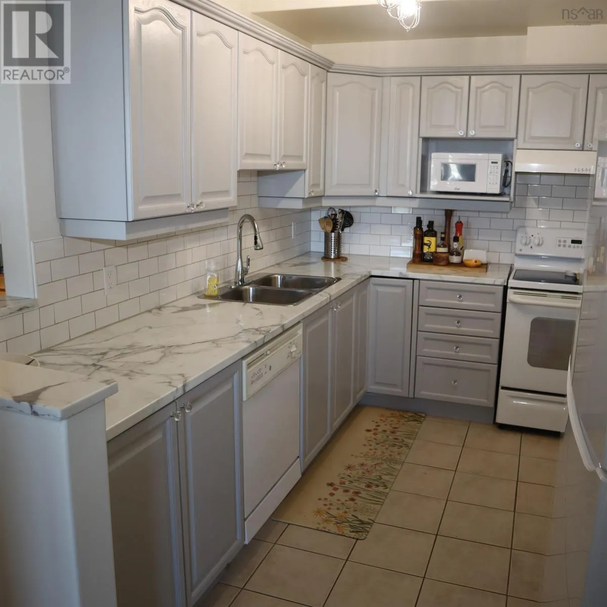 305 168 Green Village Lane