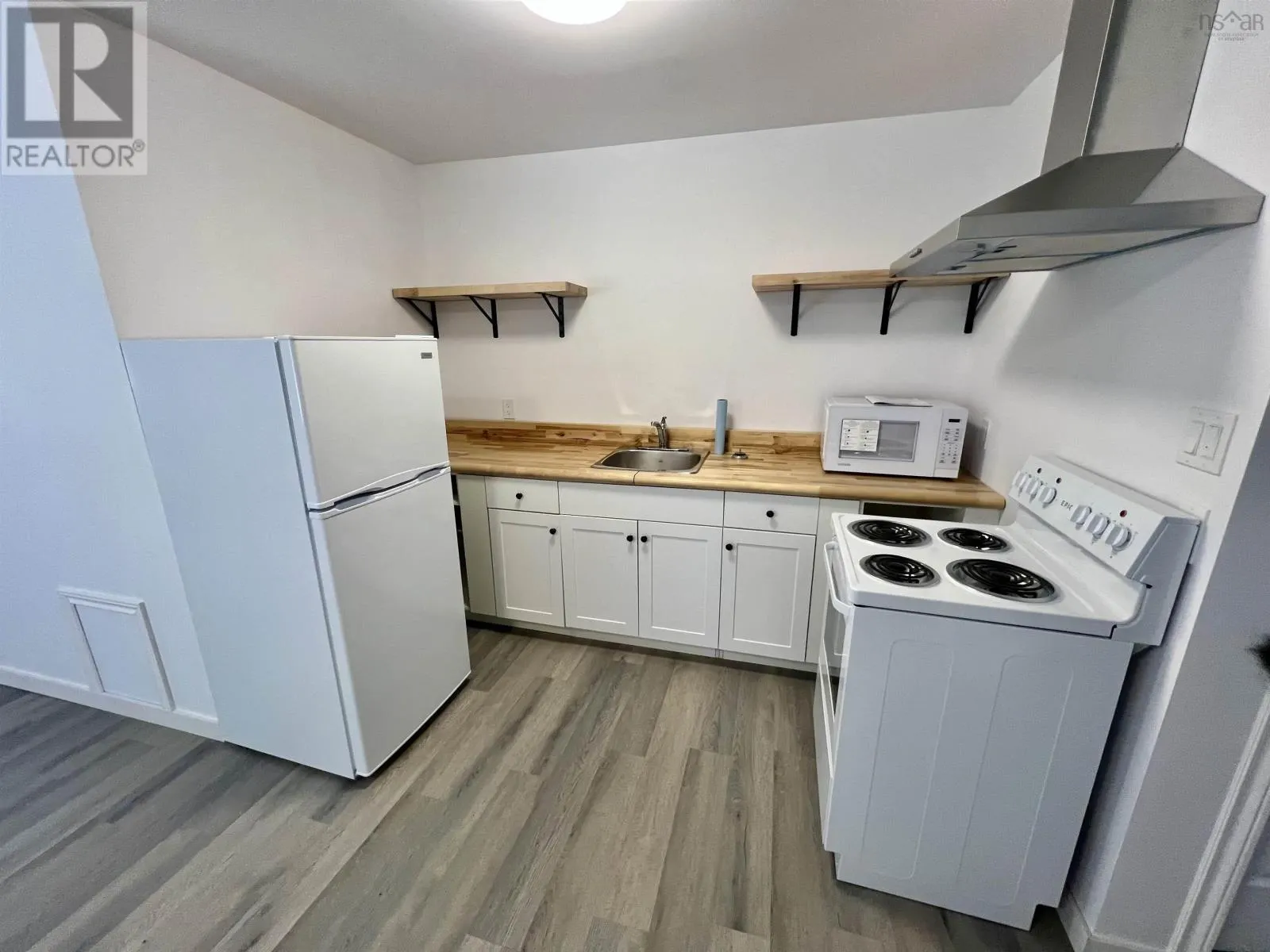 33 A/B Inverness Street