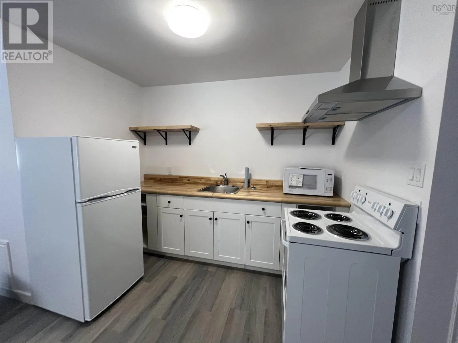 33 A/B Inverness Street