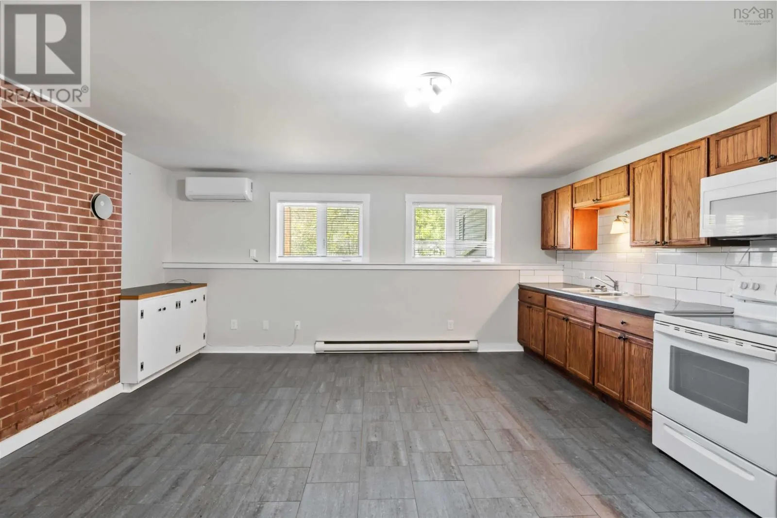 18 Woodman Road