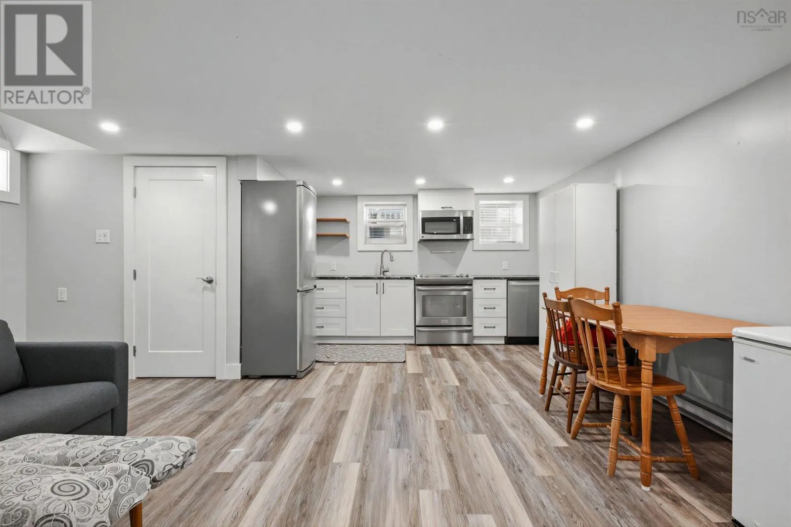 6028/6030 Cunard Street