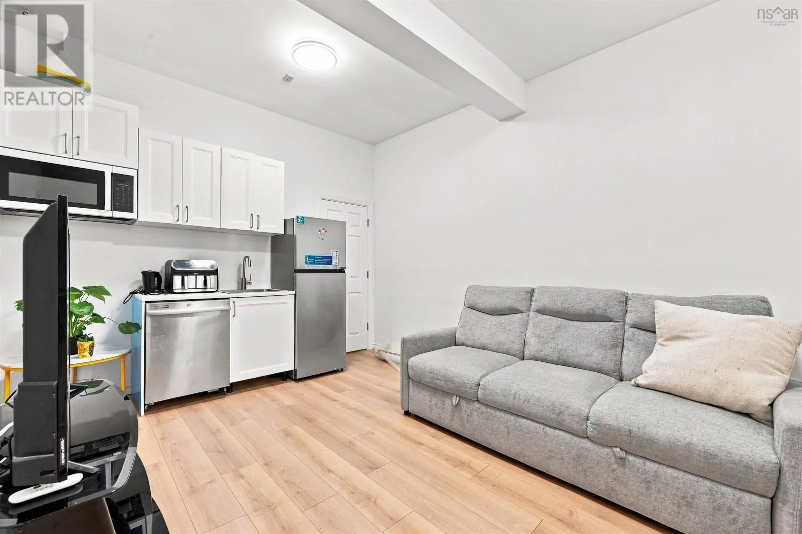 12 Basinview Drive