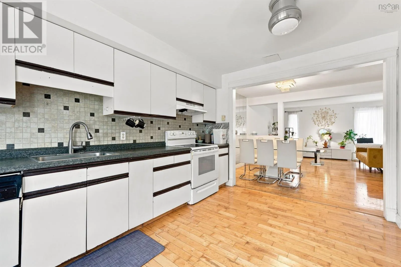 12 Basinview Drive