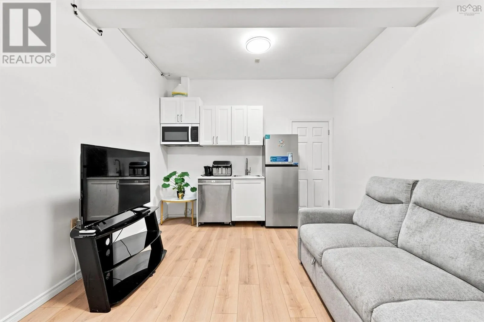 12 Basinview Drive