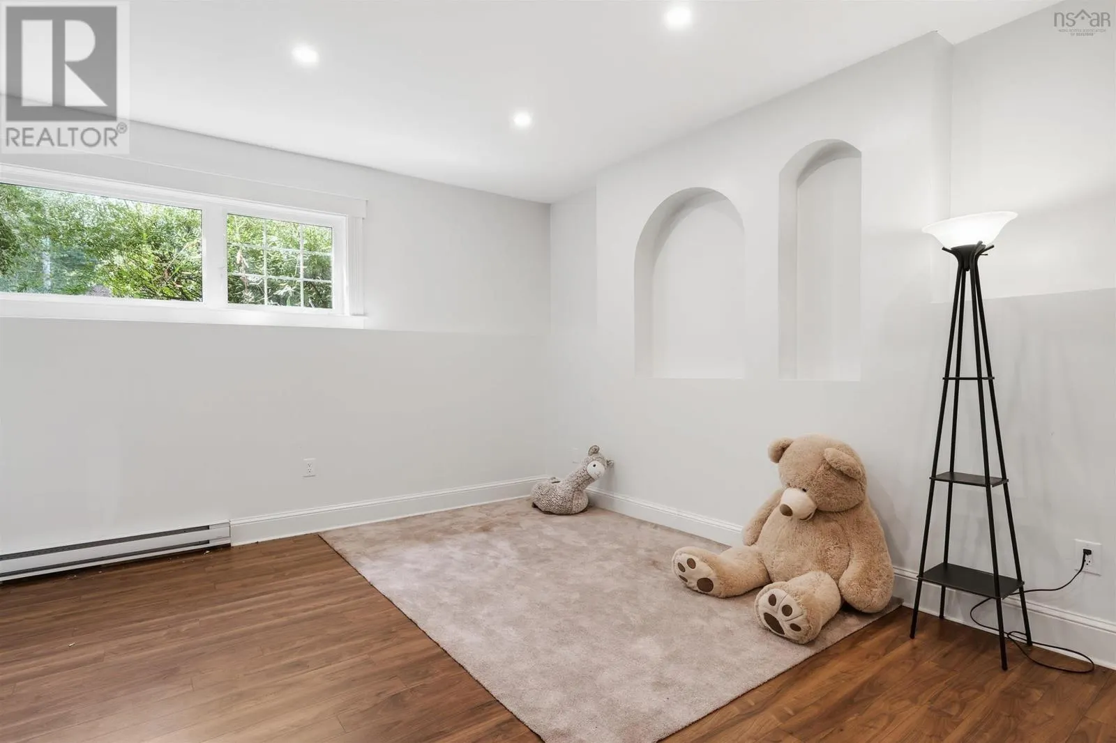 11 Laurentian Drive