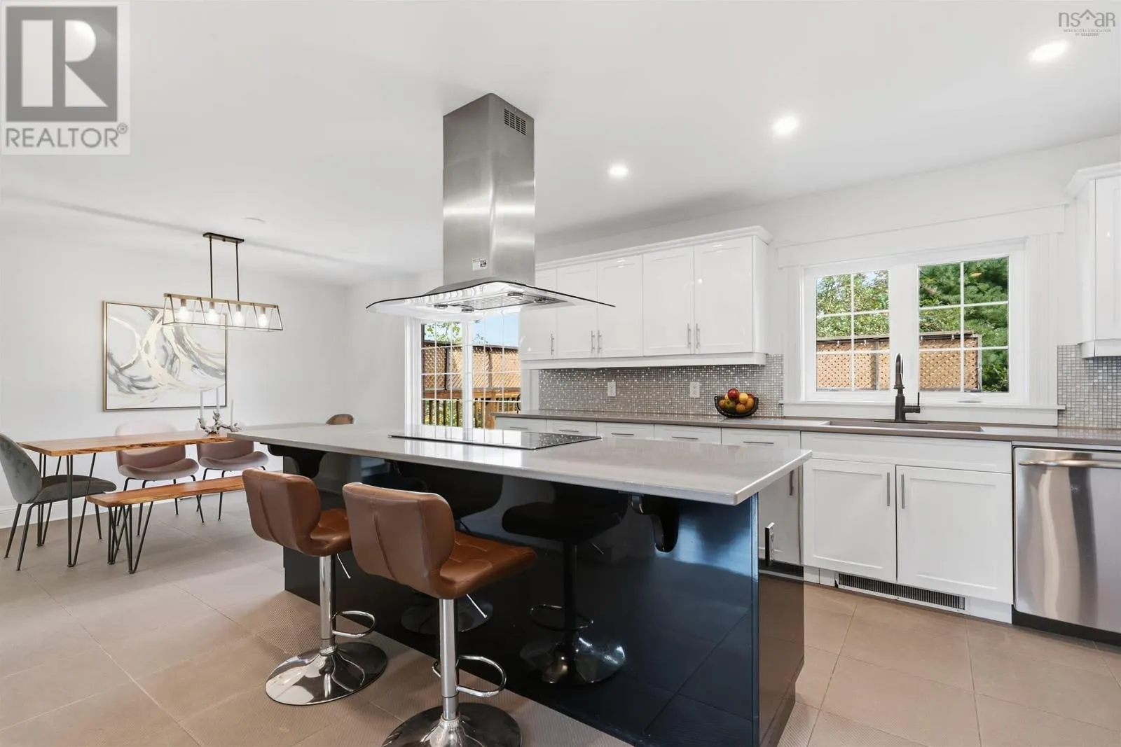 11 Laurentian Drive