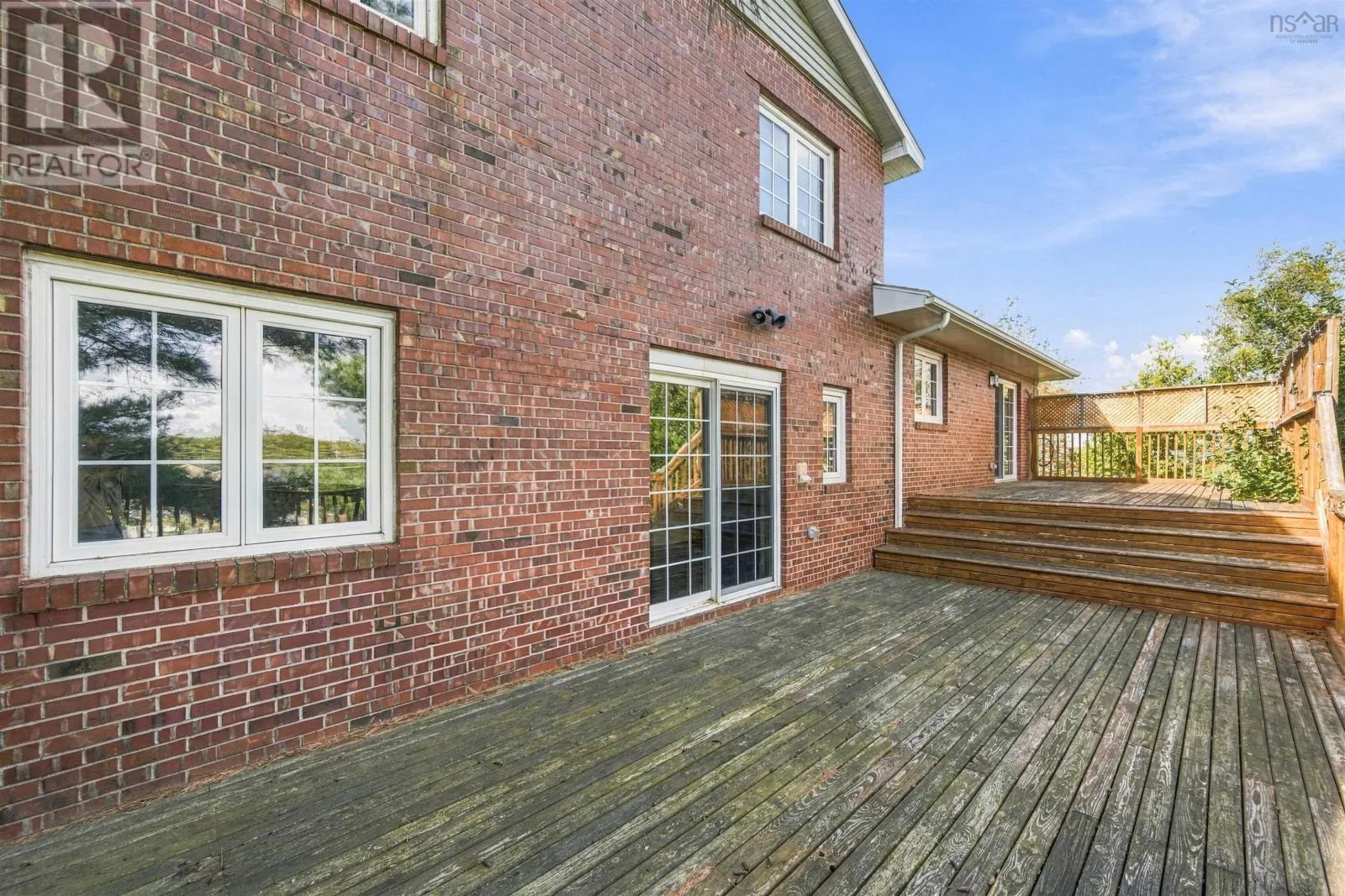 11 Laurentian Drive