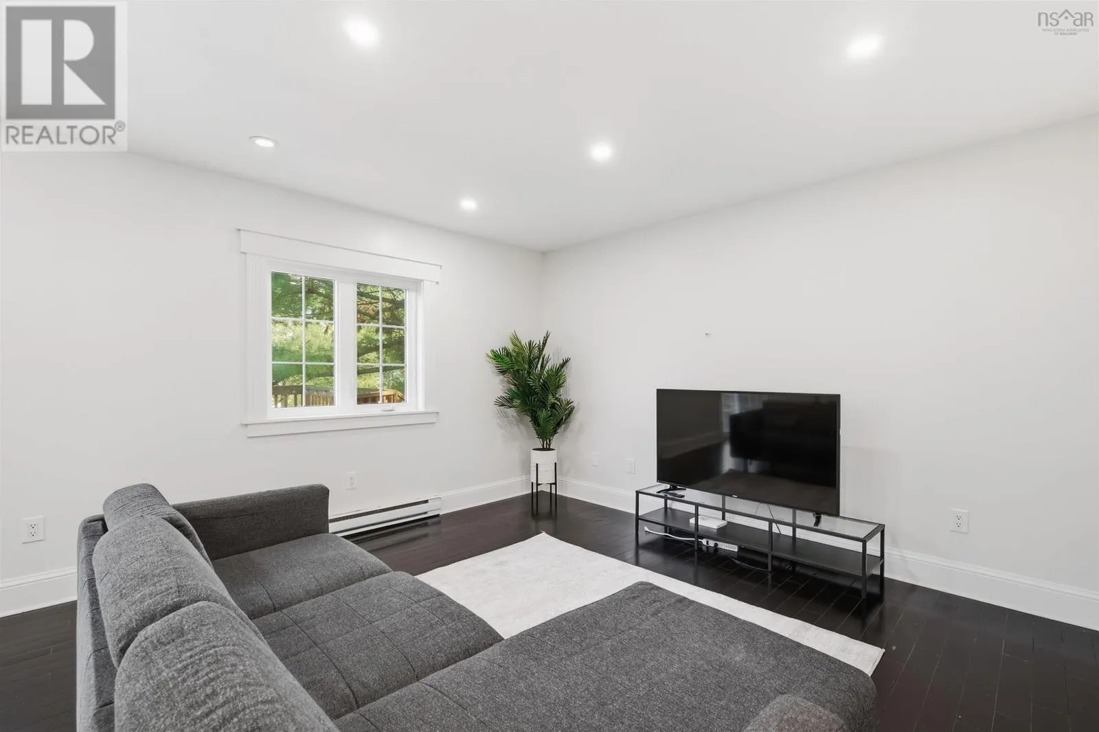 11 Laurentian Drive