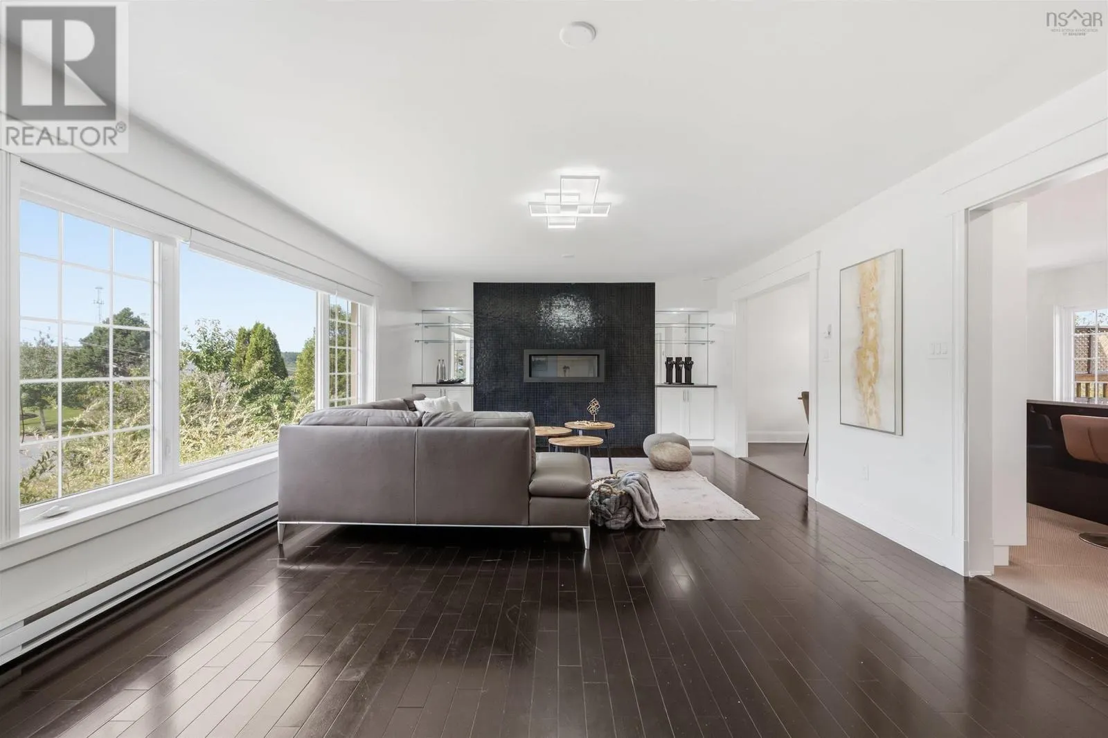 11 Laurentian Drive