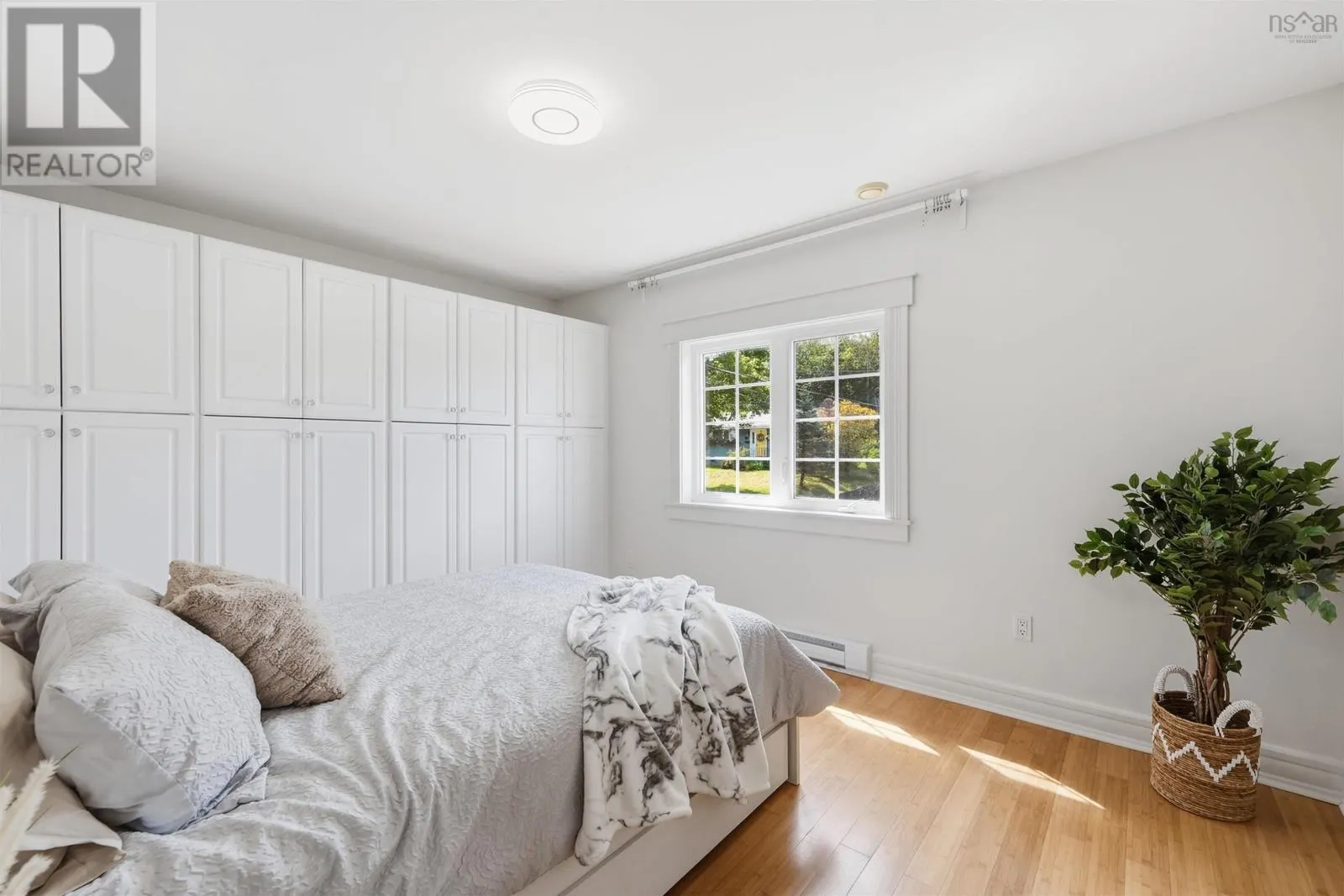 11 Laurentian Drive