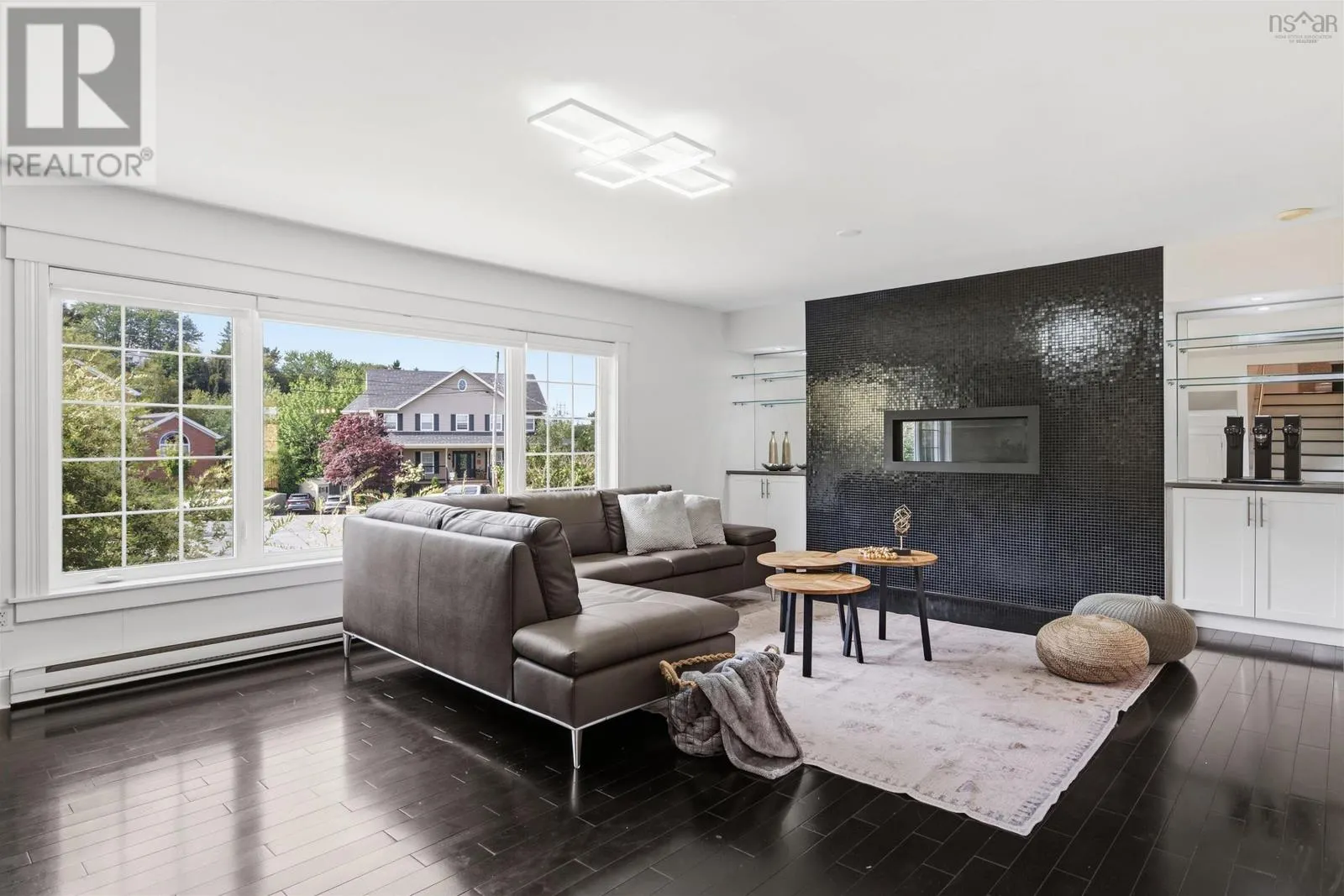 11 Laurentian Drive