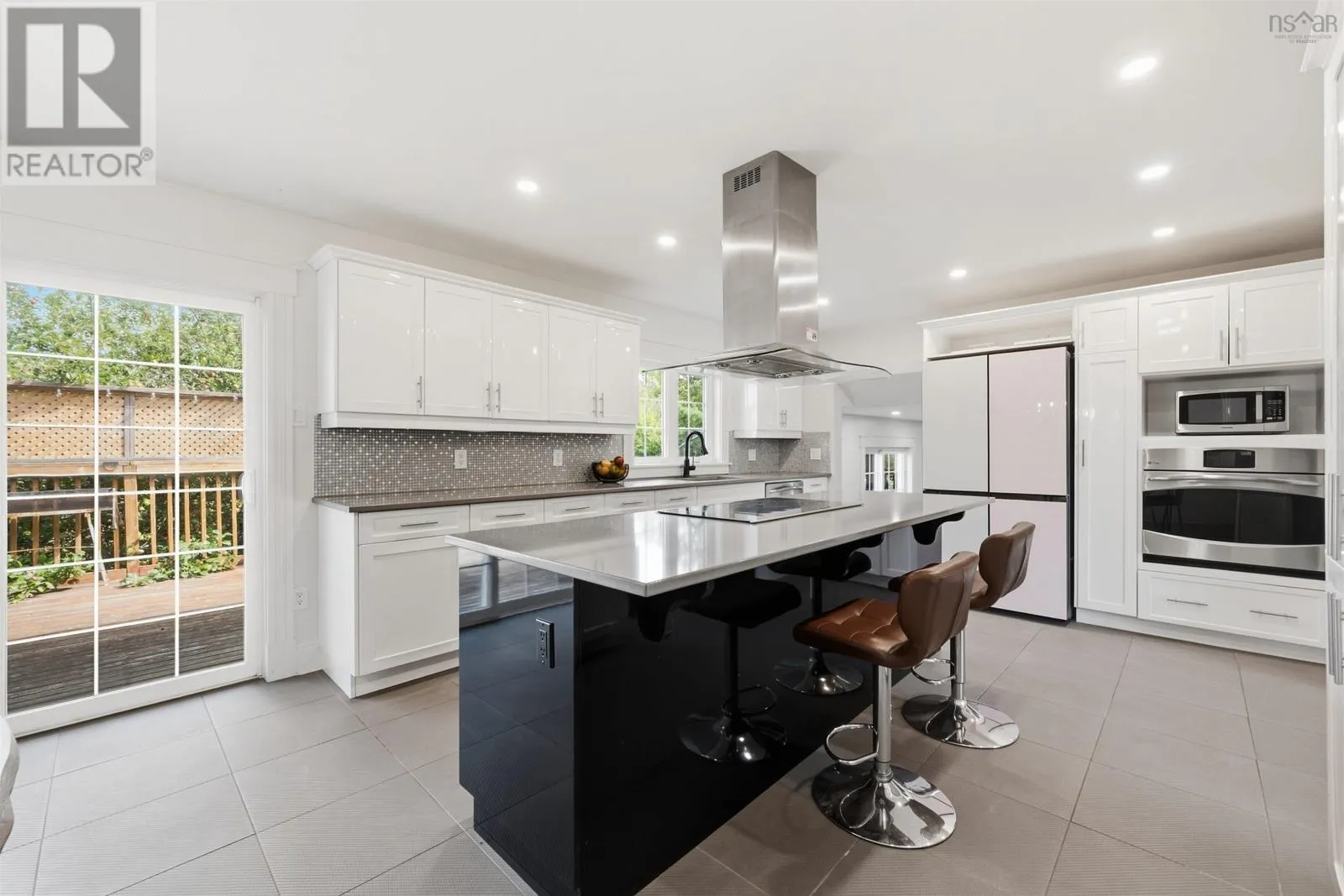 11 Laurentian Drive