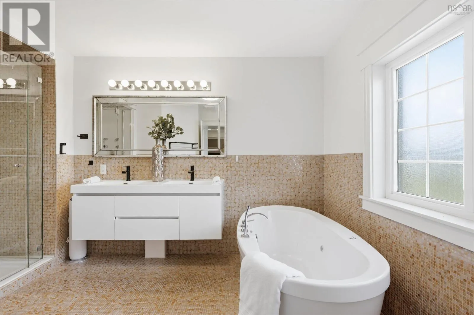 11 Laurentian Drive