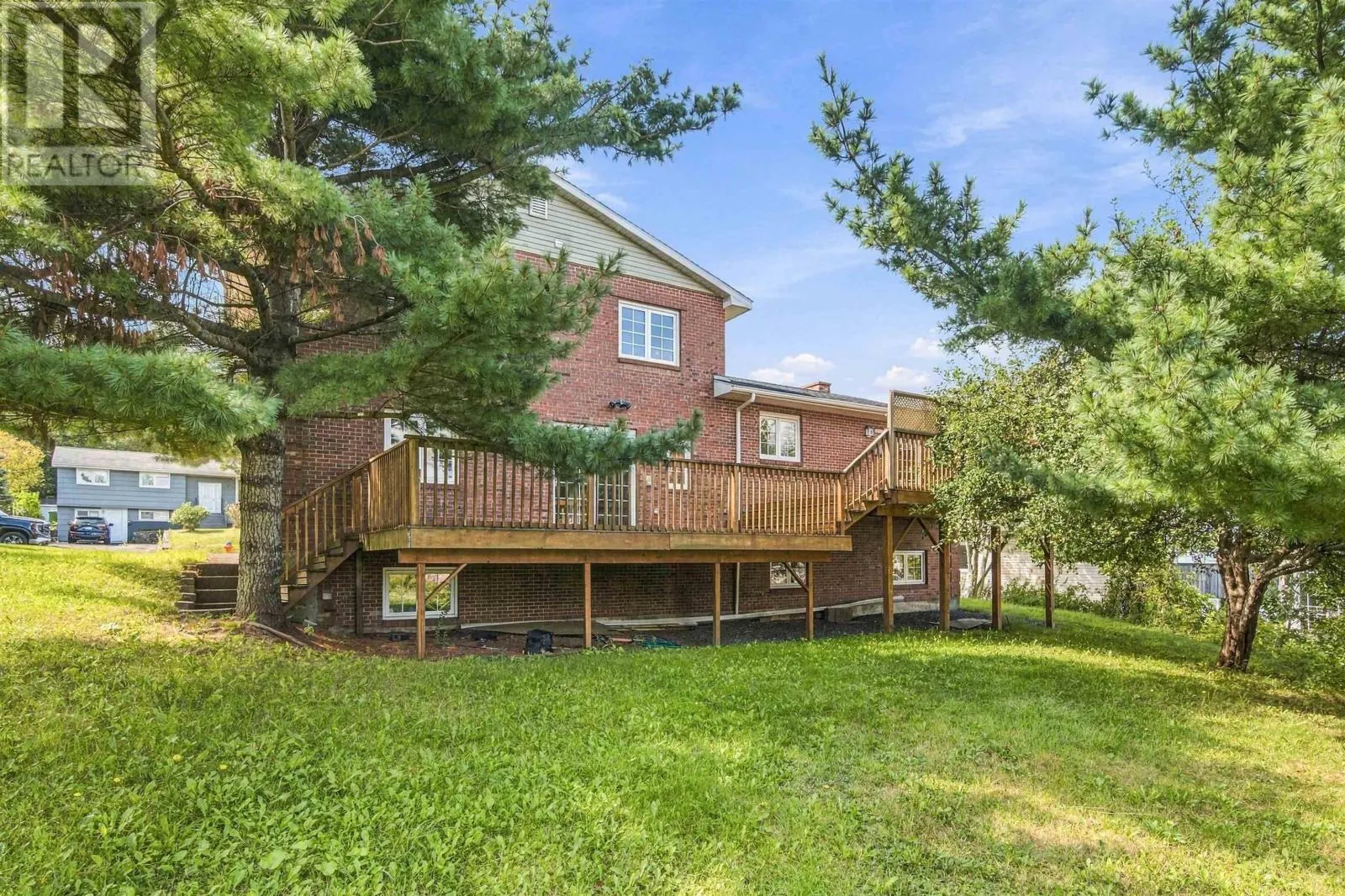 11 Laurentian Drive
