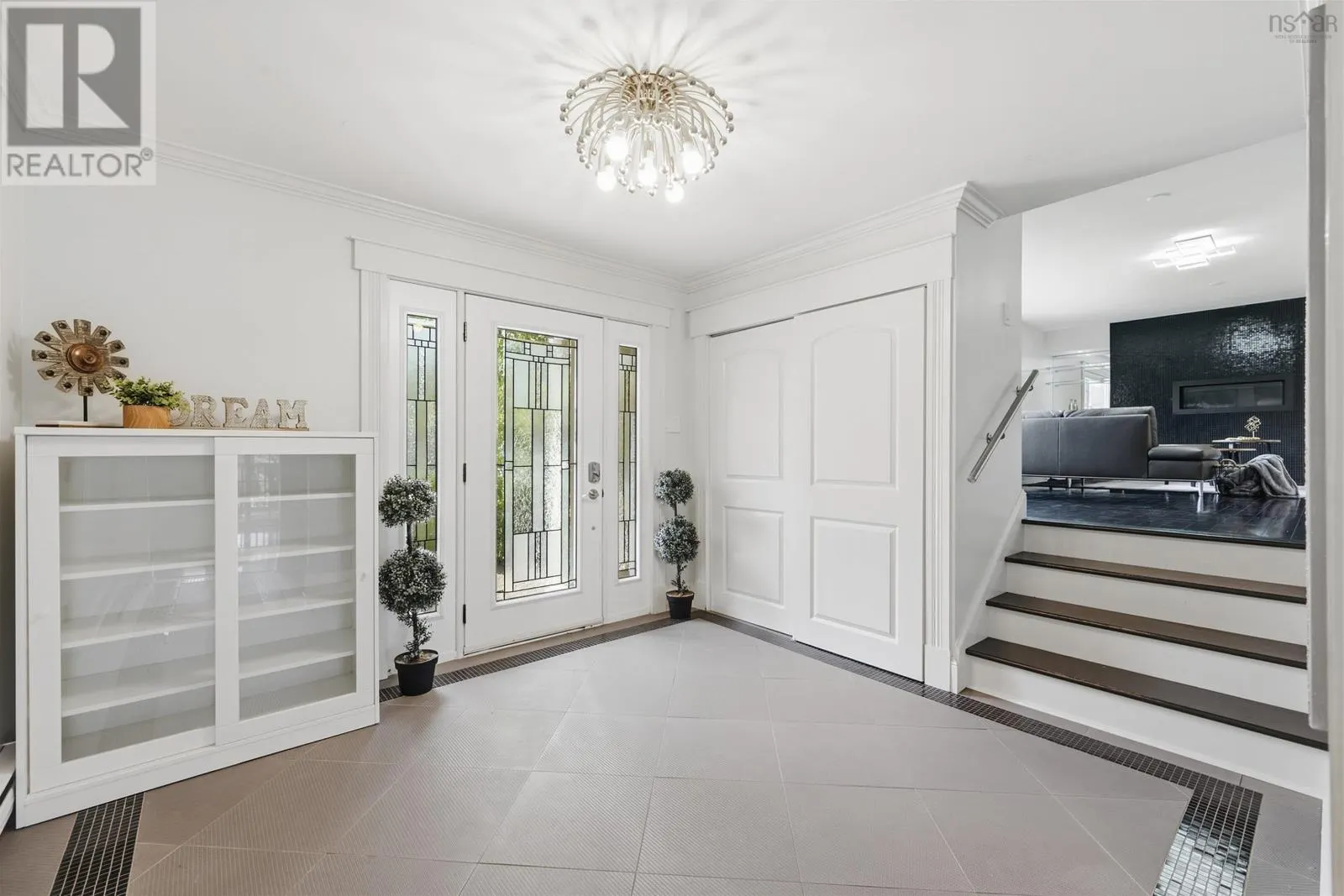 11 Laurentian Drive