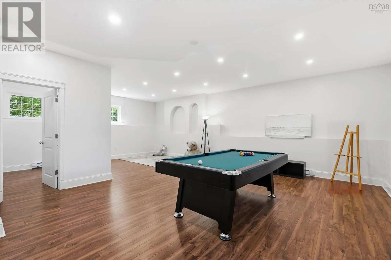 11 Laurentian Drive