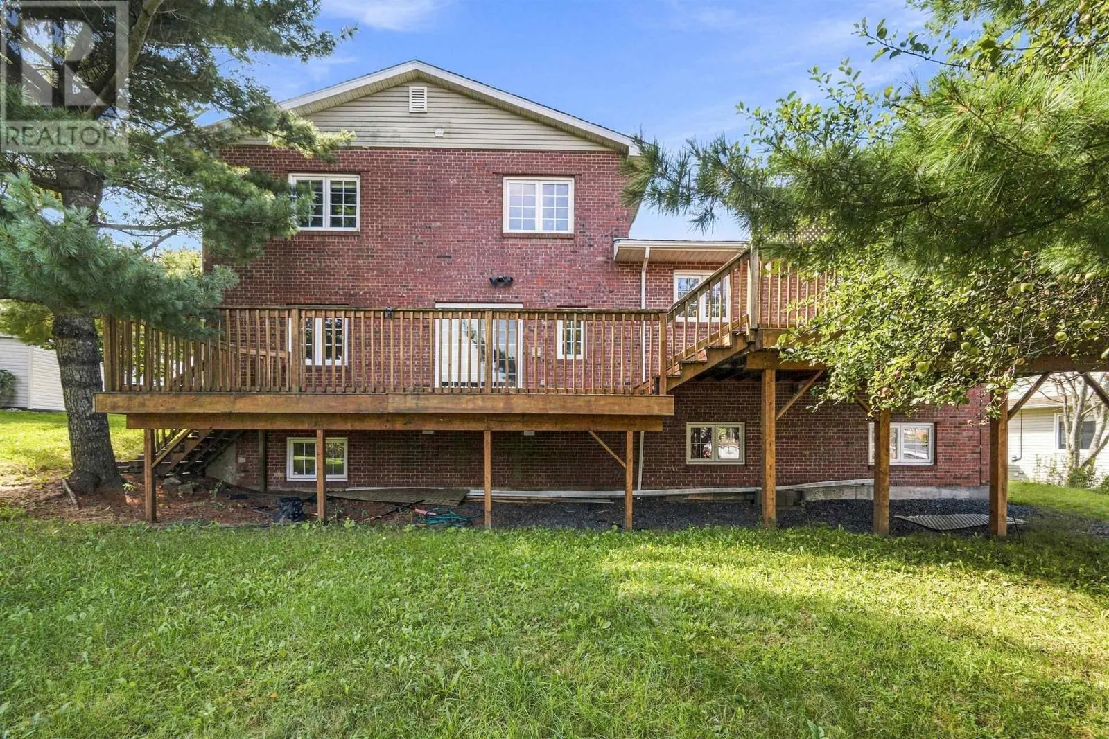 11 Laurentian Drive