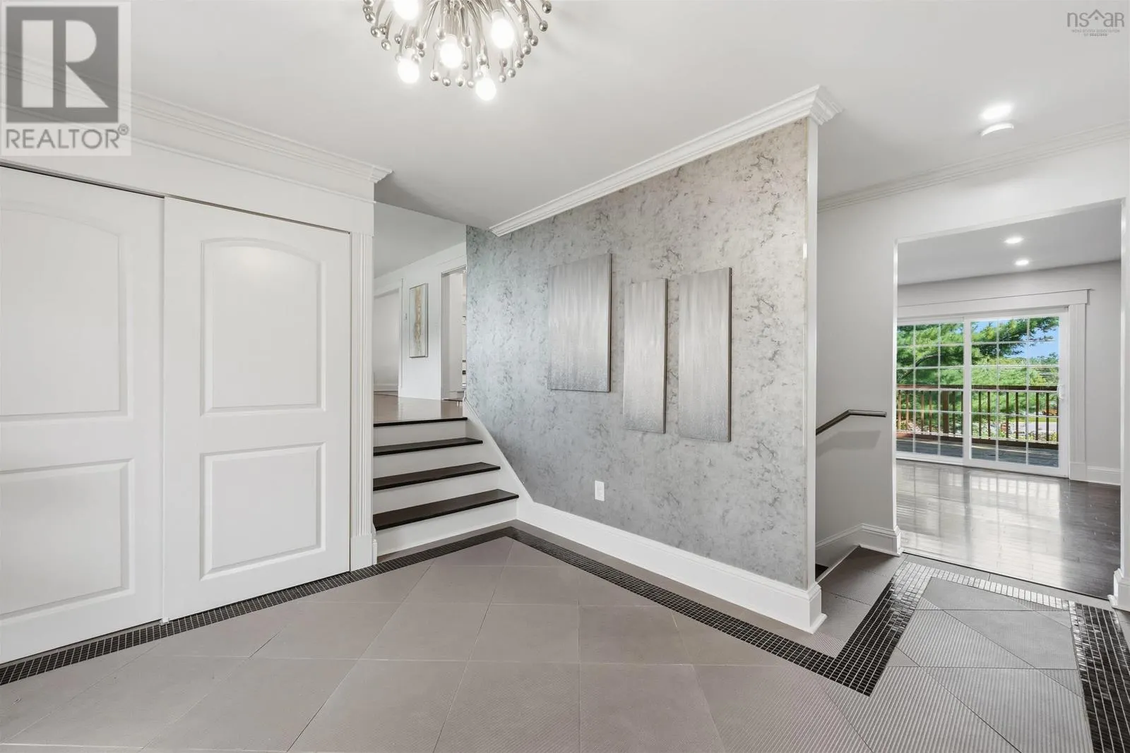 11 Laurentian Drive