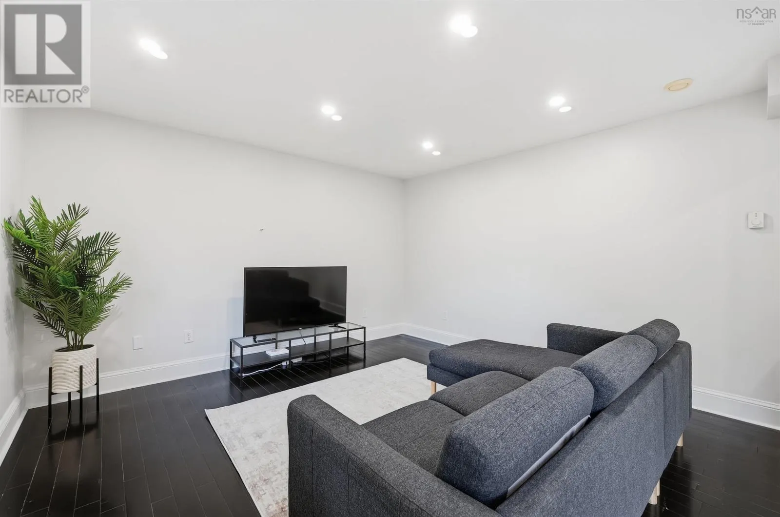 11 Laurentian Drive