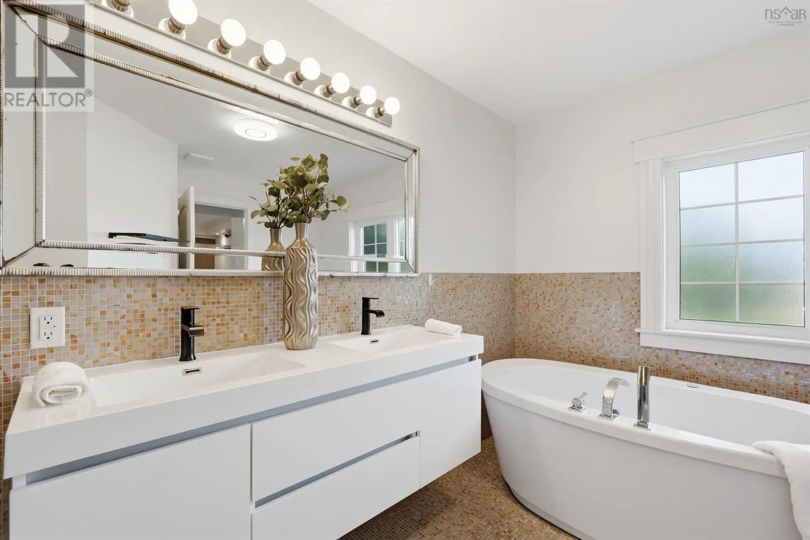 11 Laurentian Drive