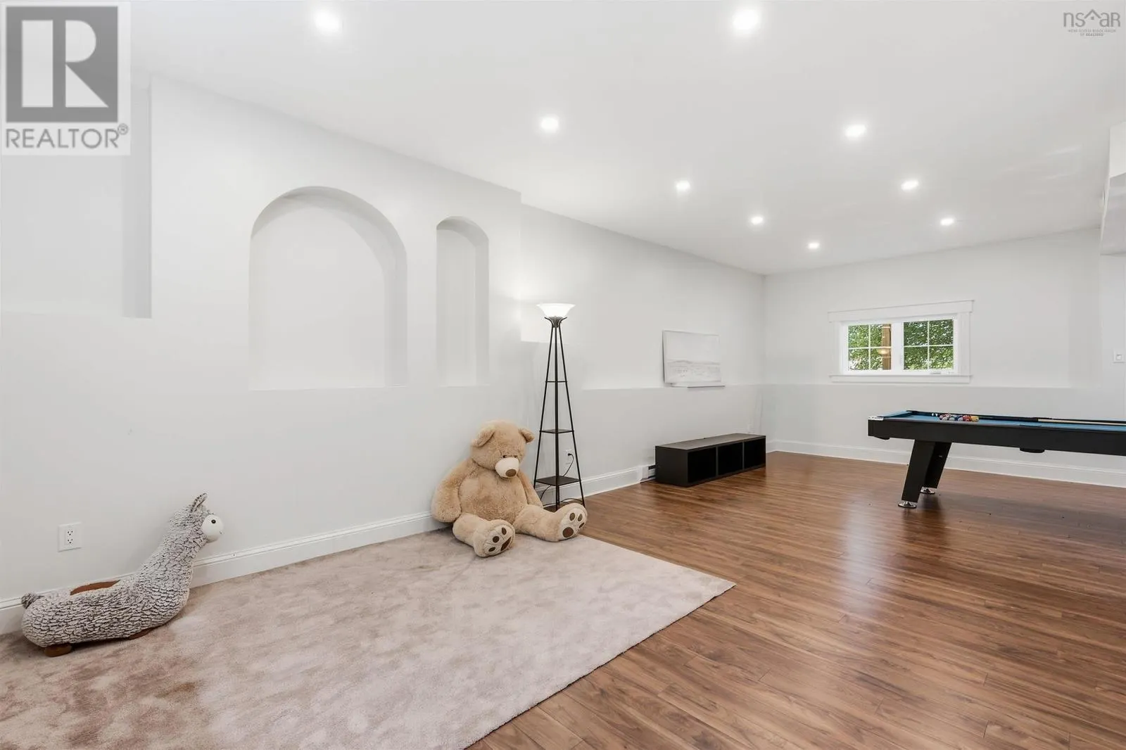 11 Laurentian Drive