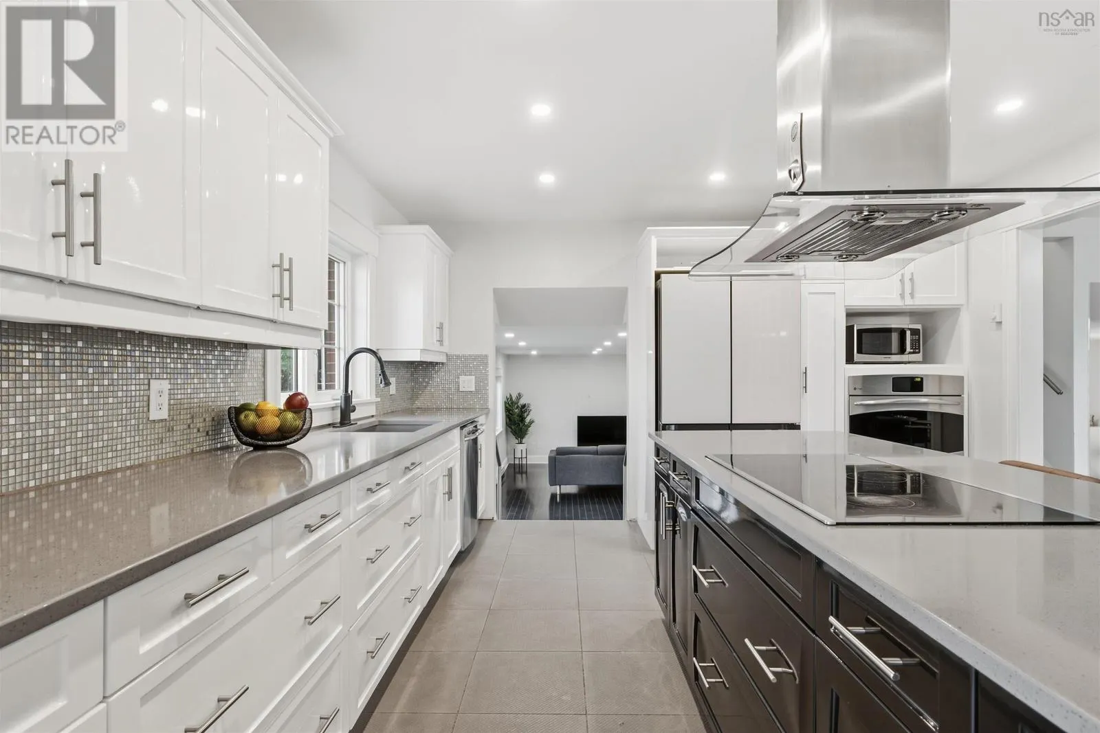 11 Laurentian Drive