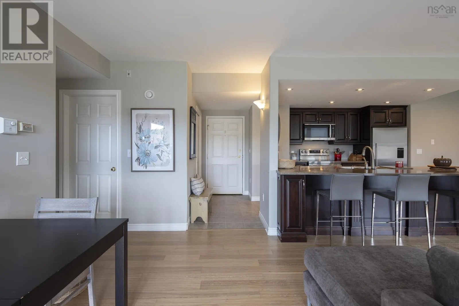 802 89 Waterfront Drive