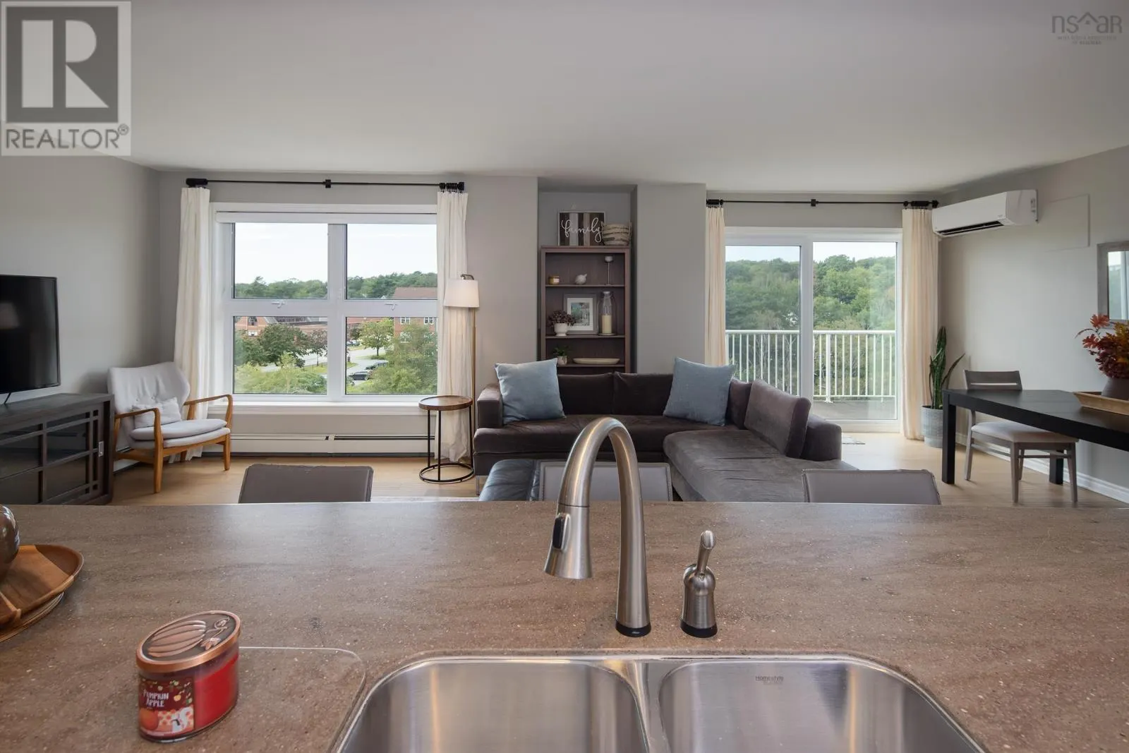 802 89 Waterfront Drive