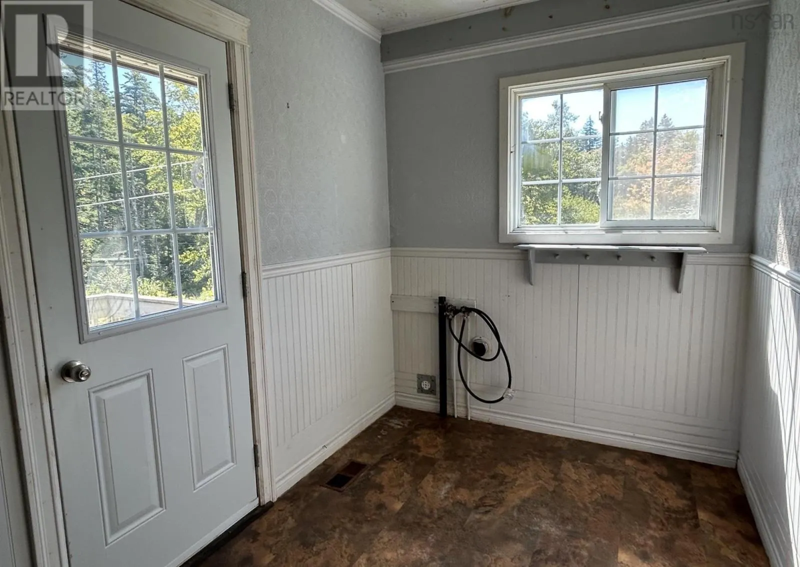 1270 New Russell Road