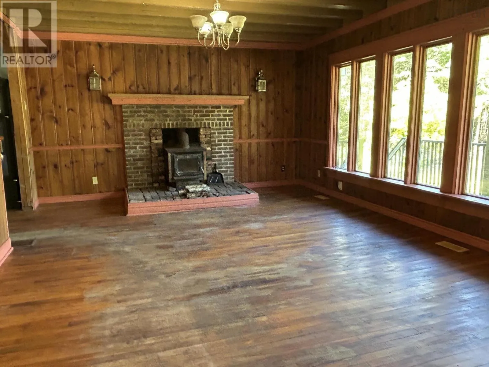 1270 New Russell Road