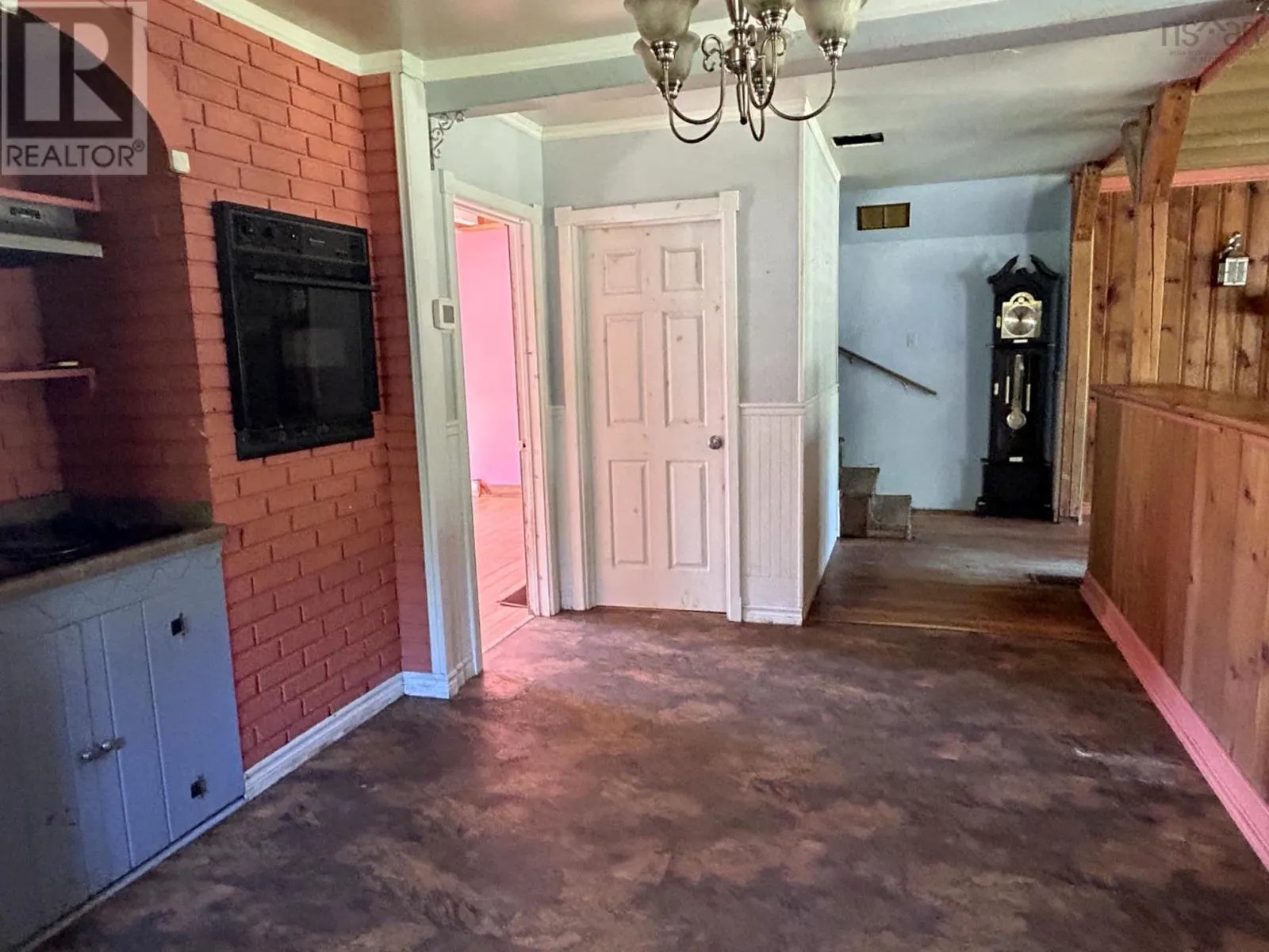 1270 New Russell Road