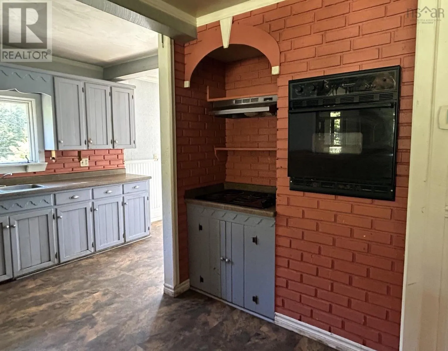 1270 New Russell Road