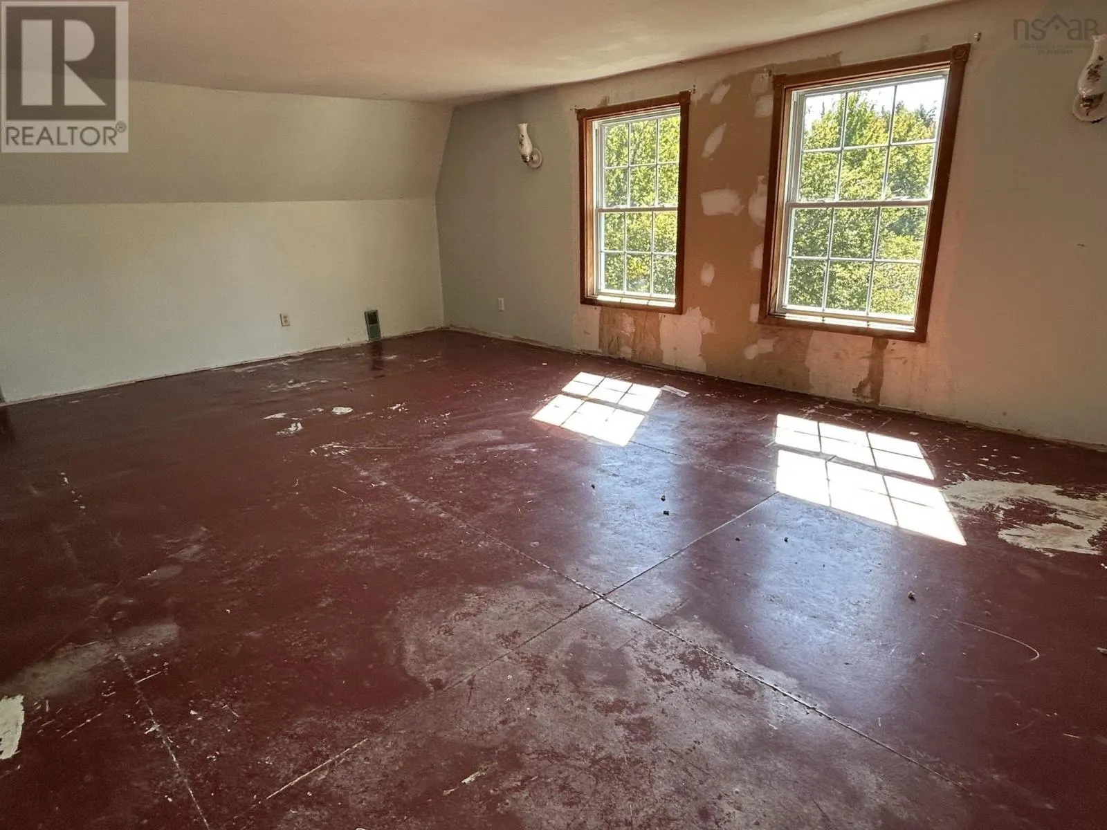 1270 New Russell Road