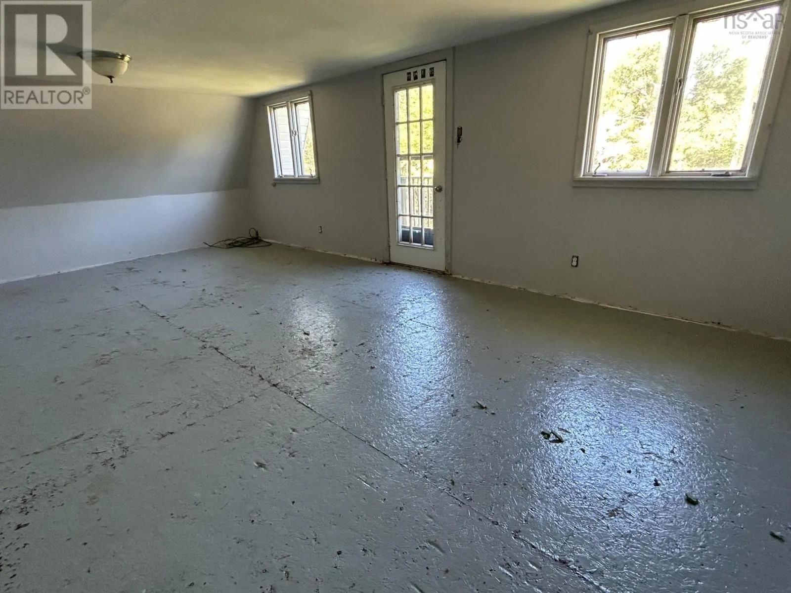 1270 New Russell Road